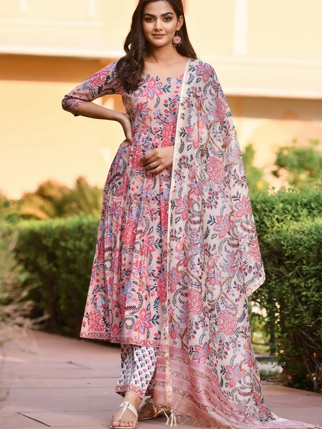 

Lookmark Floral Printed Kurta with Trousers With Dupatta, Pink