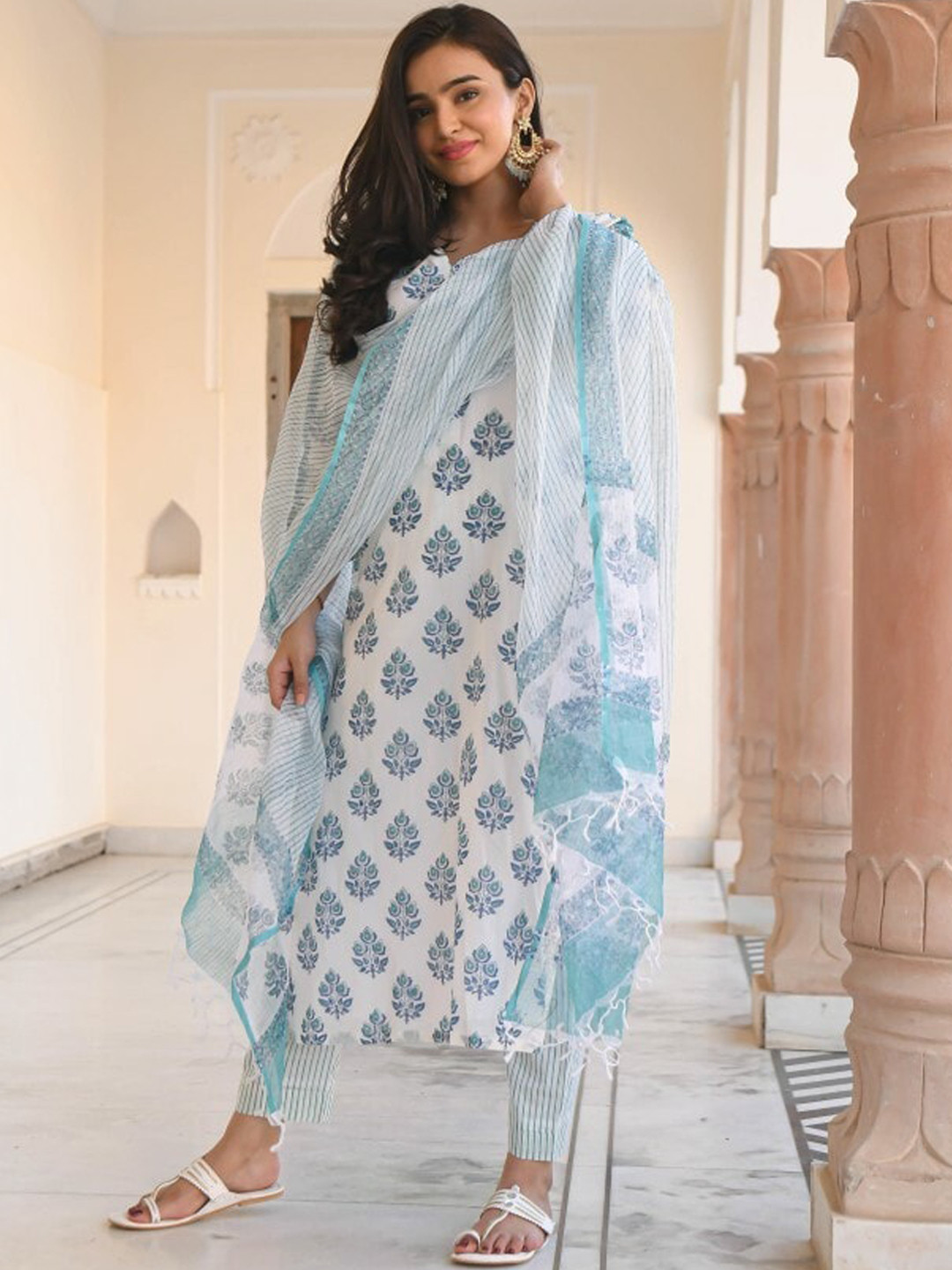 

Lookmark Floral Printed Kurta with Trousers With Dupatta, Blue