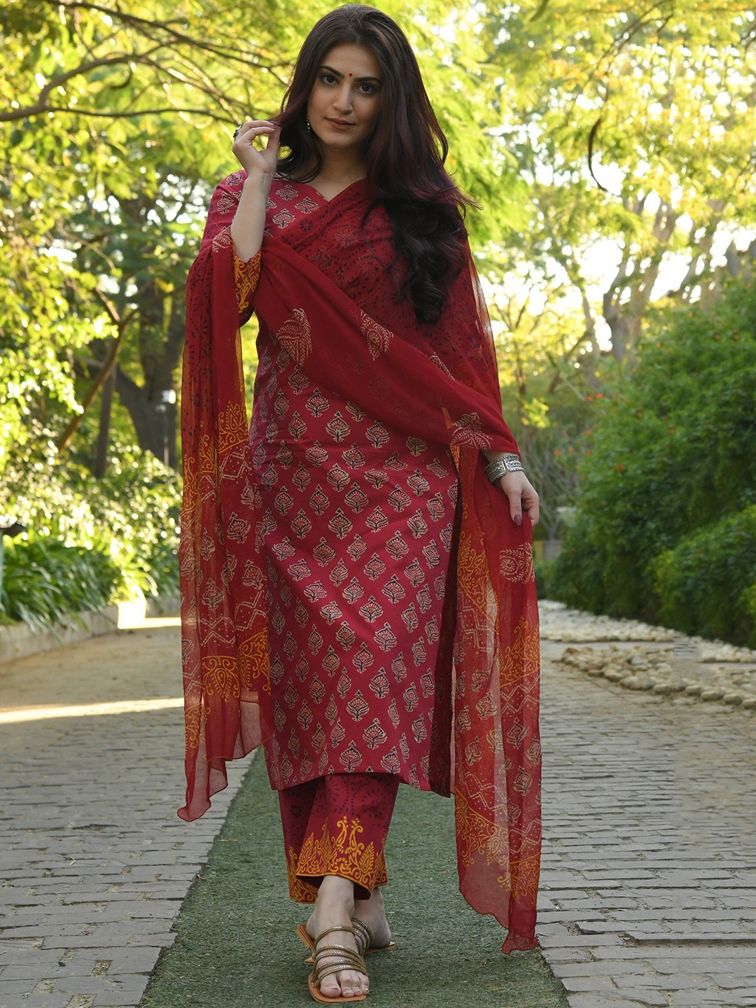 

Lookmark Floral Printed Kurta with Trousers With Dupatta, Red