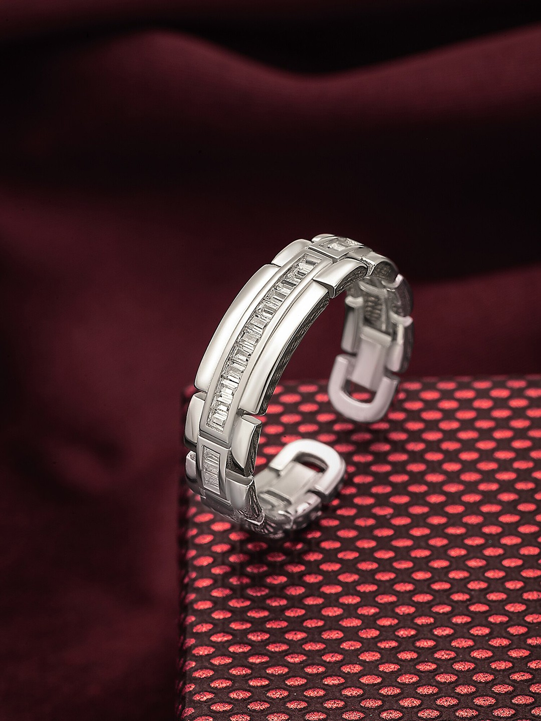 

SILBERRY 925 Sterling Silver Silver-Plated Cubic Zirconia Banded Ring