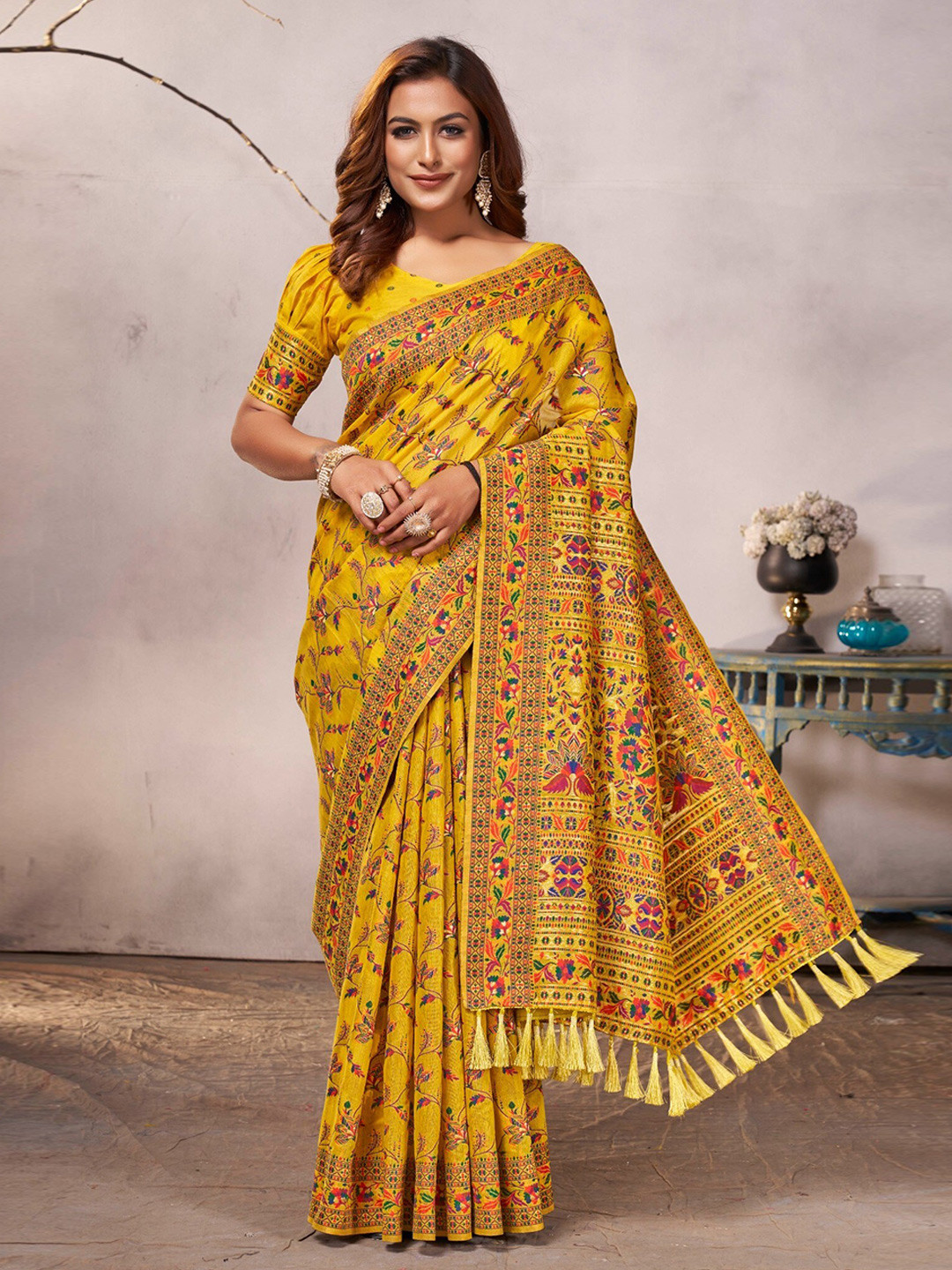 

FLOURIOUS Woven Design Silk Cotton Banarasi Saree, Yellow