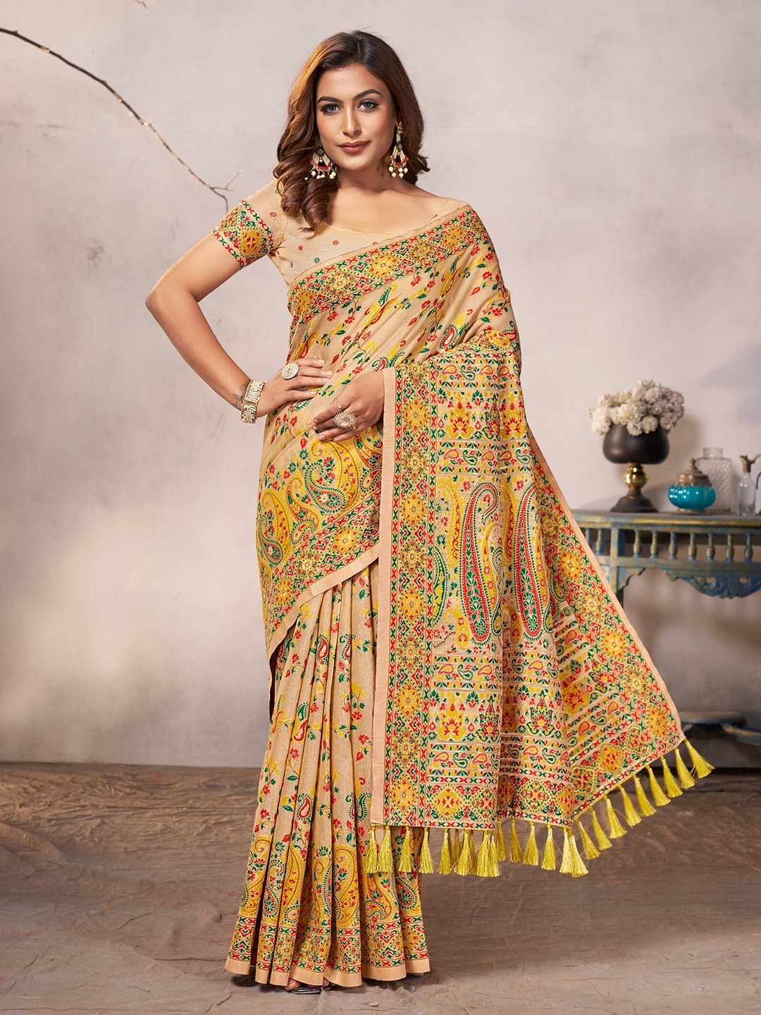 

FLOURIOUS Woven Design Silk Cotton Banarasi Saree, Camel brown