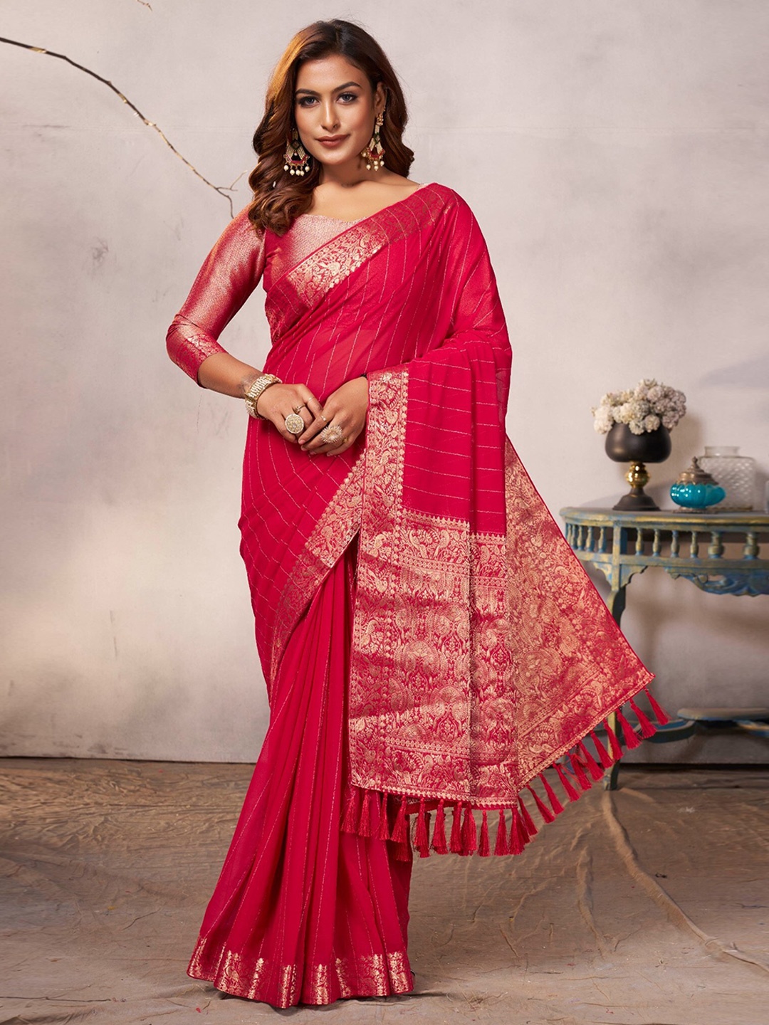 

FLOURIOUS Woven Design Zari Banarasi Saree, Red