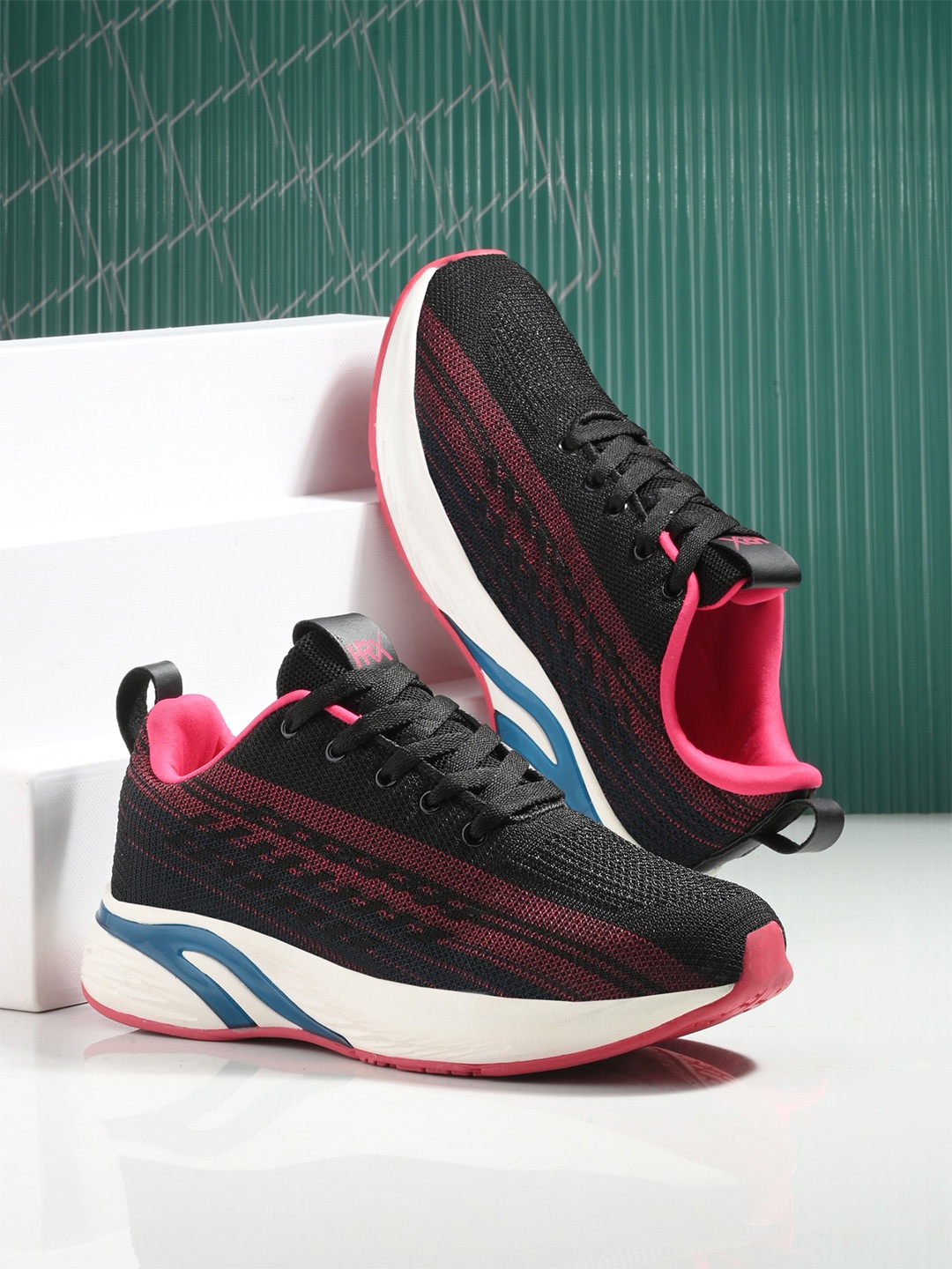 

HRX by Hrithik Roshan Women Black Mesh Running Shoes