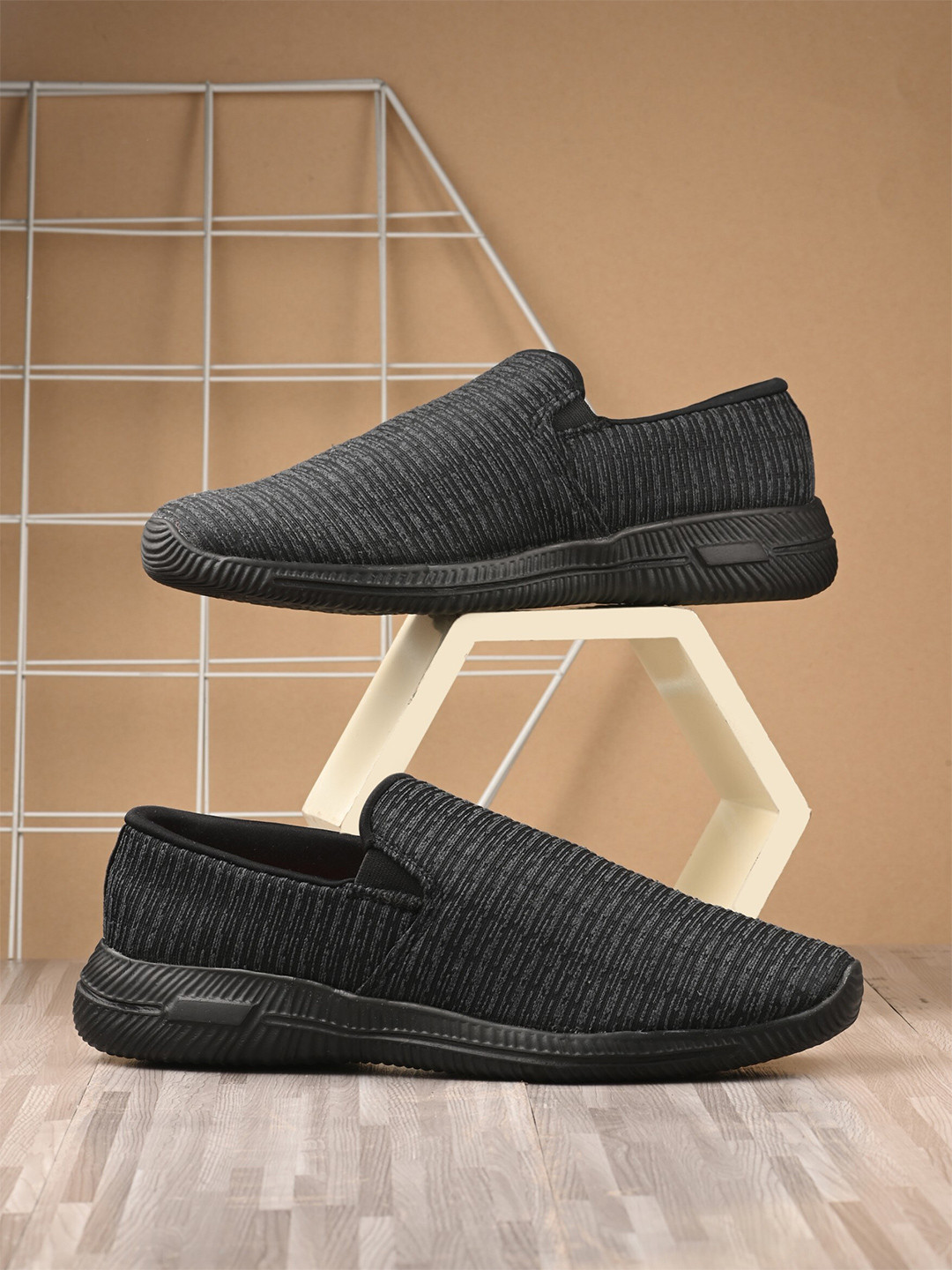 

HRX by Hrithik Roshan Men Black Mesh Walking Shoes