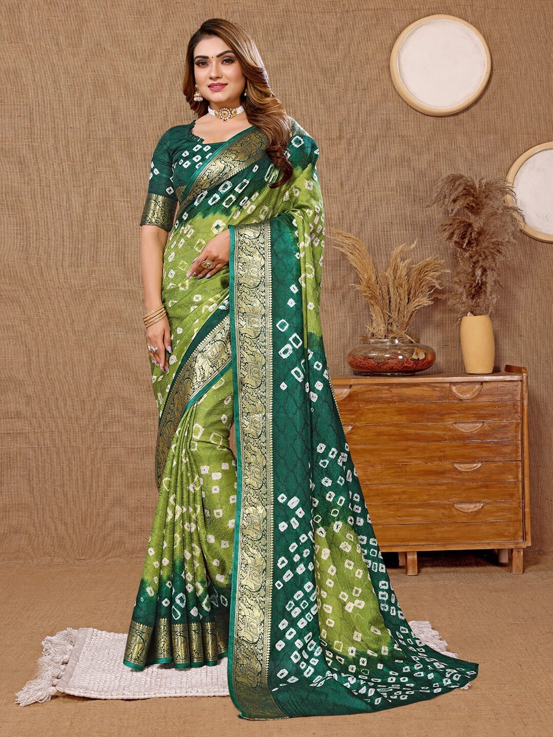 

Hema silk mills Bandhani Printed Saree, Green