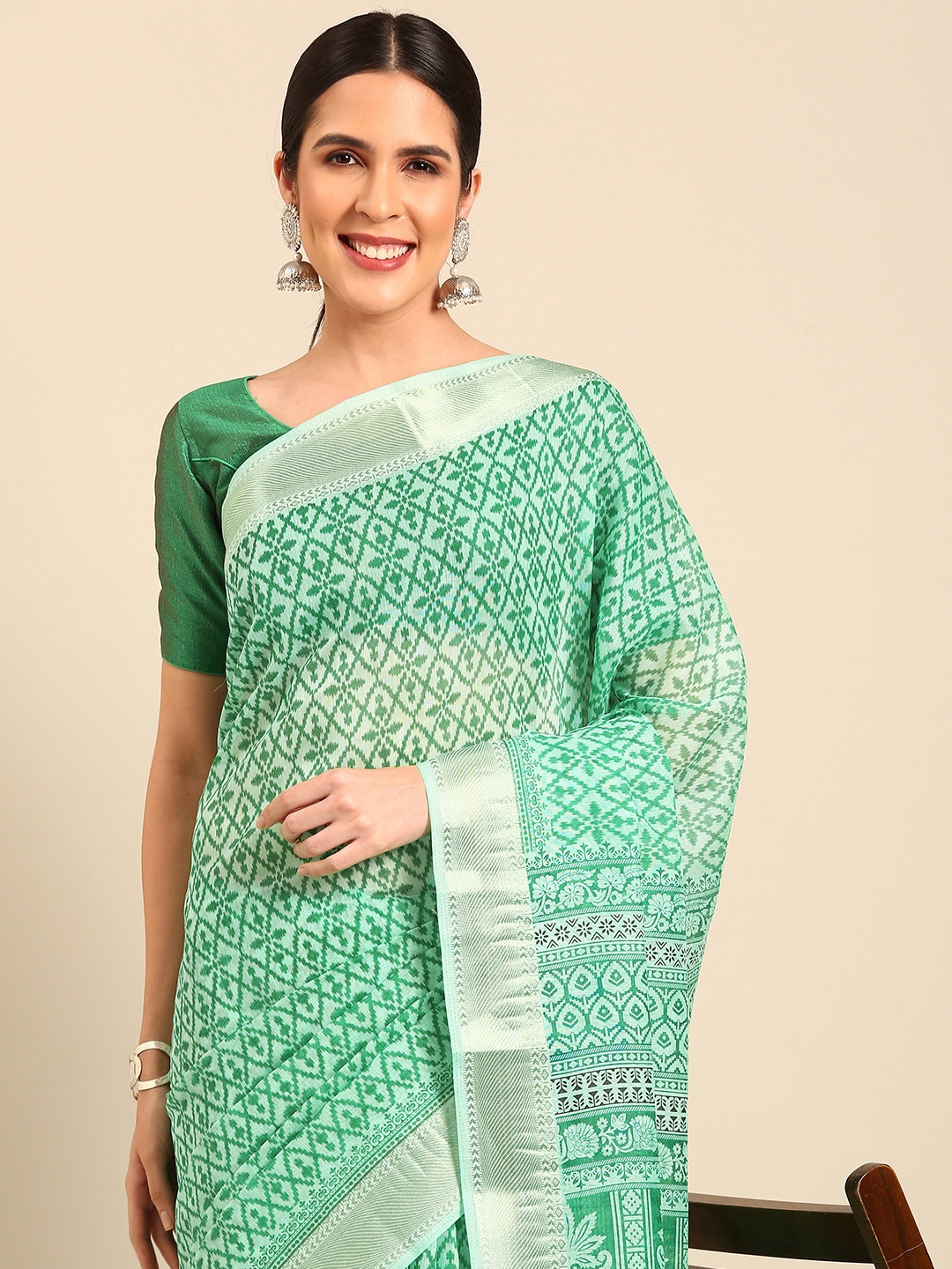 

SHANVIKA Geometric Printed Zari Saree, Green