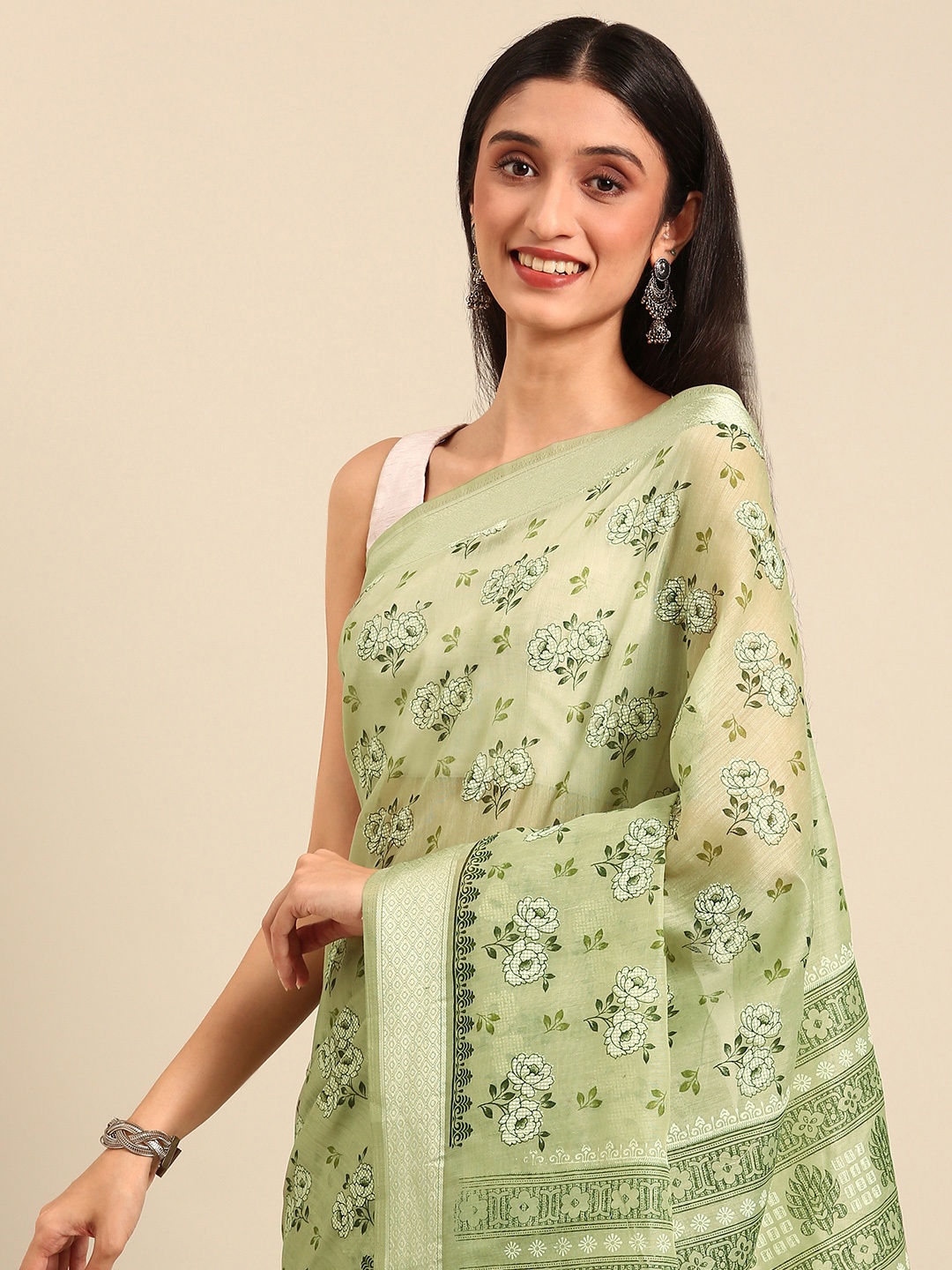 

SHANVIKA Floral Printed Saree with Blouse Piece, Green