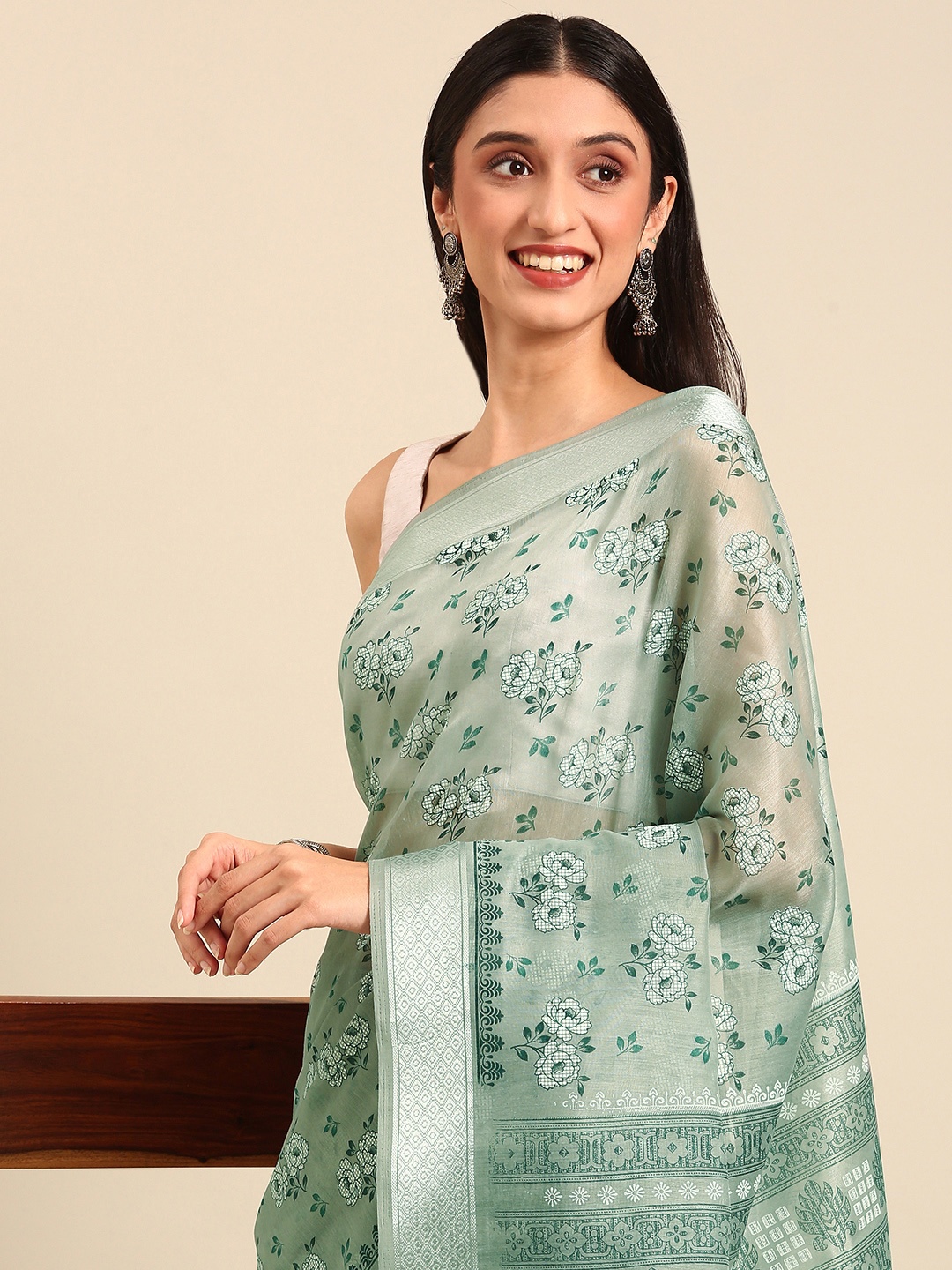

SHANVIKA Floral Printed Saree with Blouse Piece, Blue
