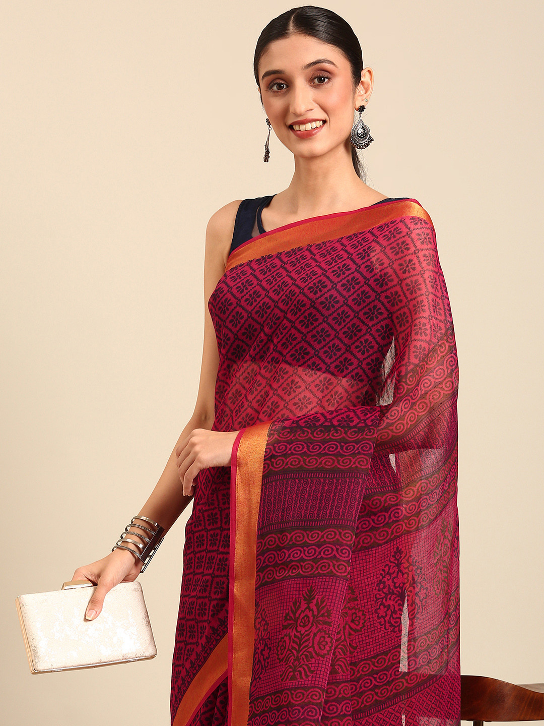 

SHANVIKA Printed Zari Saree, Red