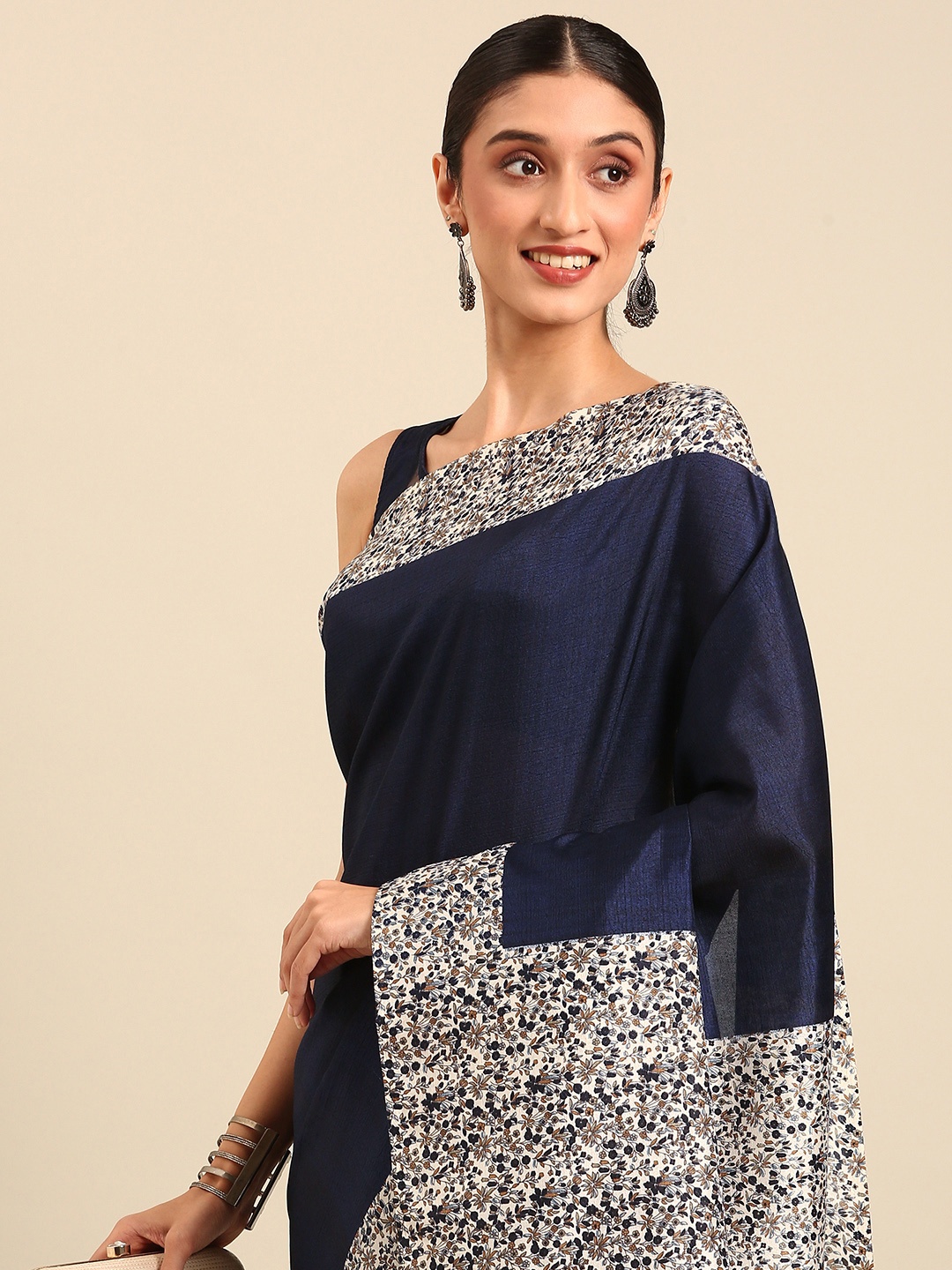 

SHANVIKA Floral Silk Blend Saree, Navy blue