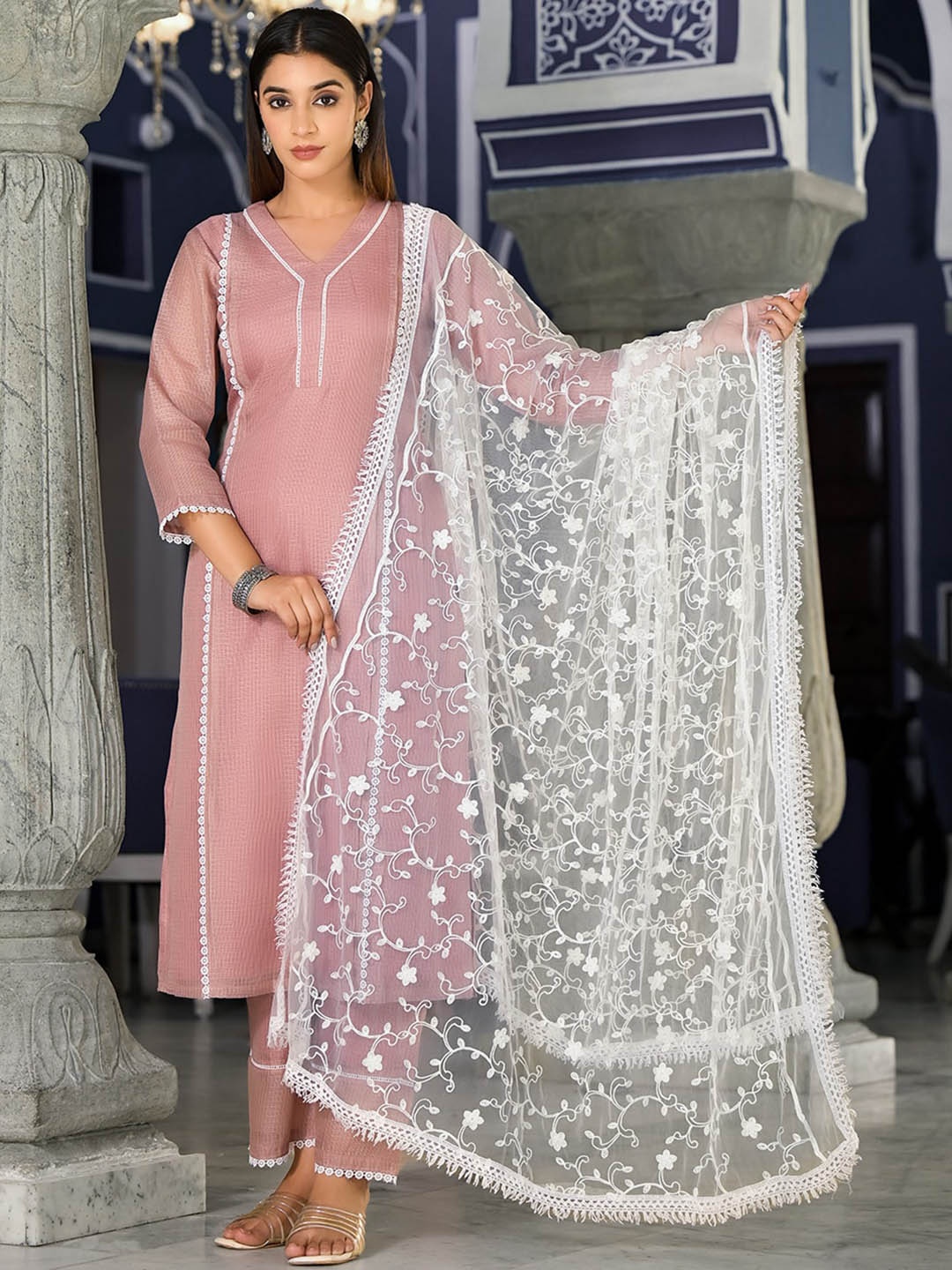 

Varanga Floral Regular Thread Work Kurta with Trousers & Dupatta, Mauve