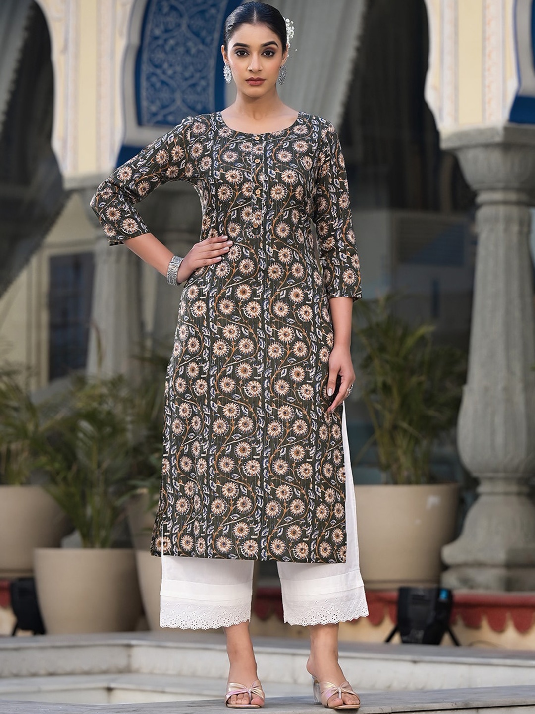 

Varanga Floral Printed Sequinned Cotton Straight Kurta, Green