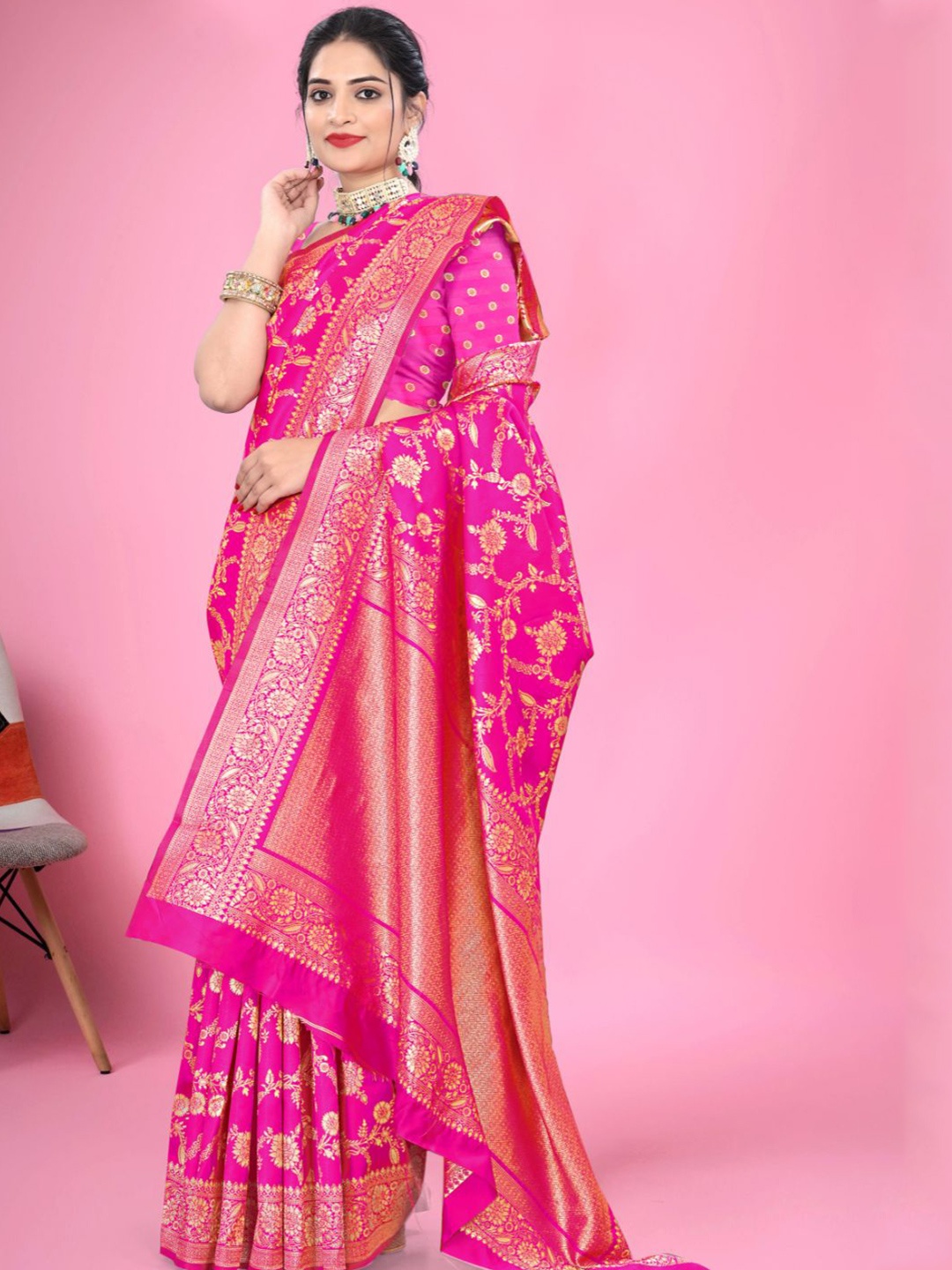 

MAGMINA Woven Design Zari Banarasi Saree, Pink