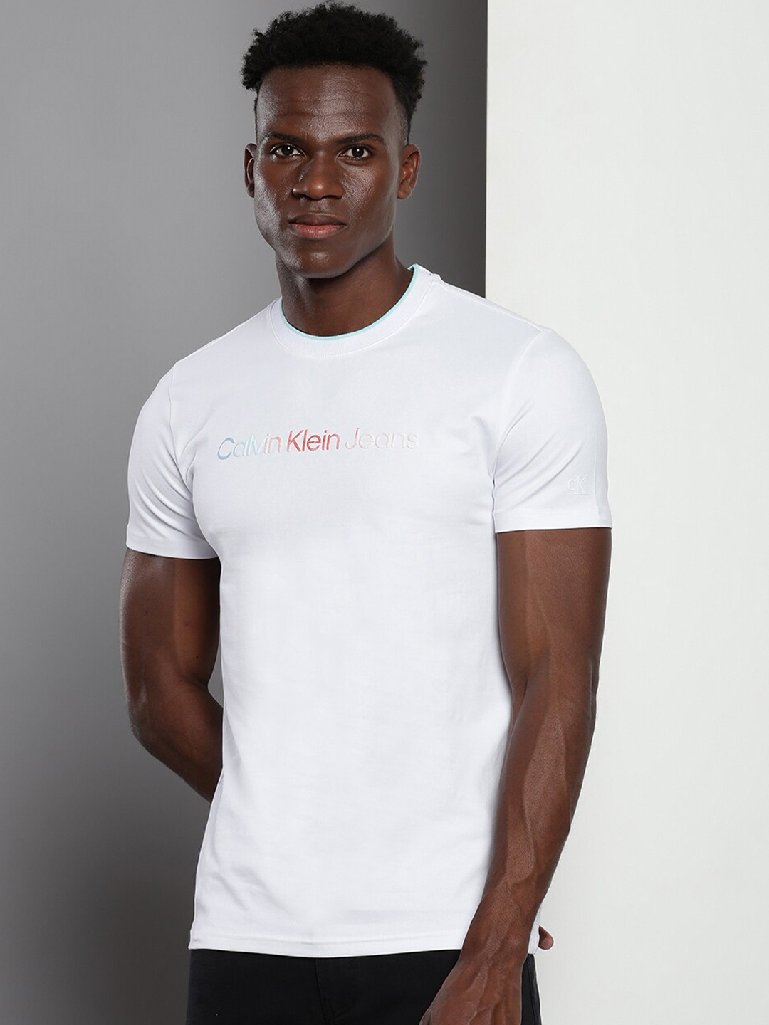 

Calvin Klein Jeans Round Neck Slim Fit T-shirt, White