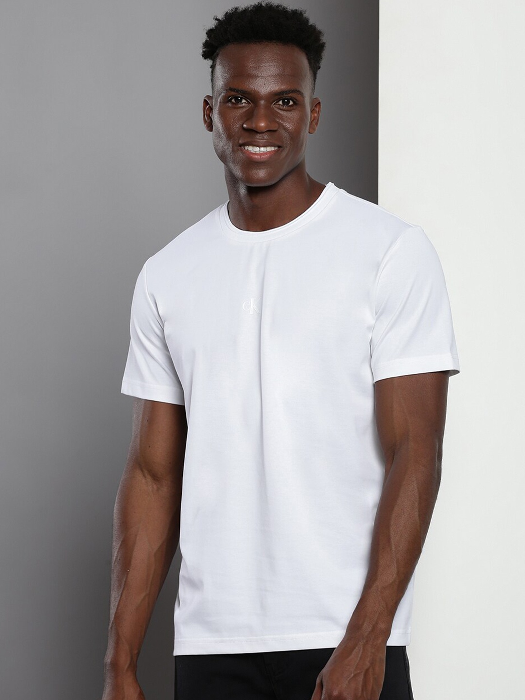 

Calvin Klein Round Neck Short Sleeves T-shirt, White