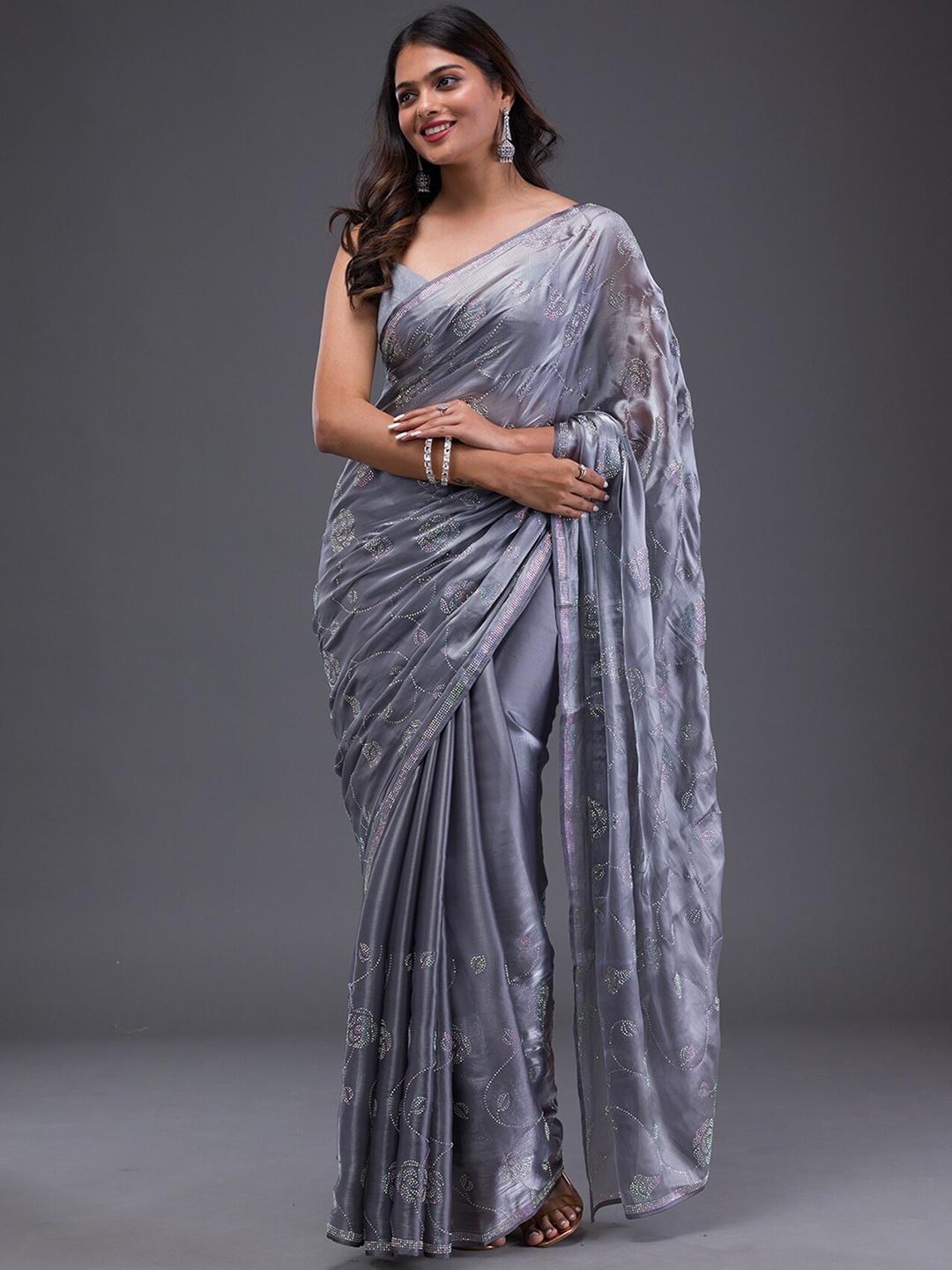 

Koskii Floral Embellished Beads & Stones Saree, Grey