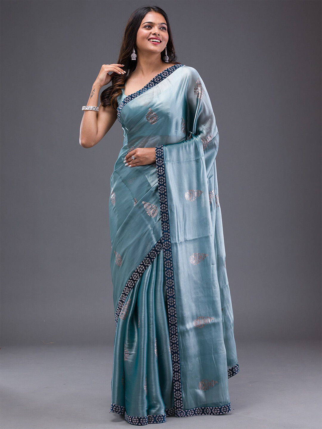 

Koskii Floral Embellished Beads & Stones Saree, Green