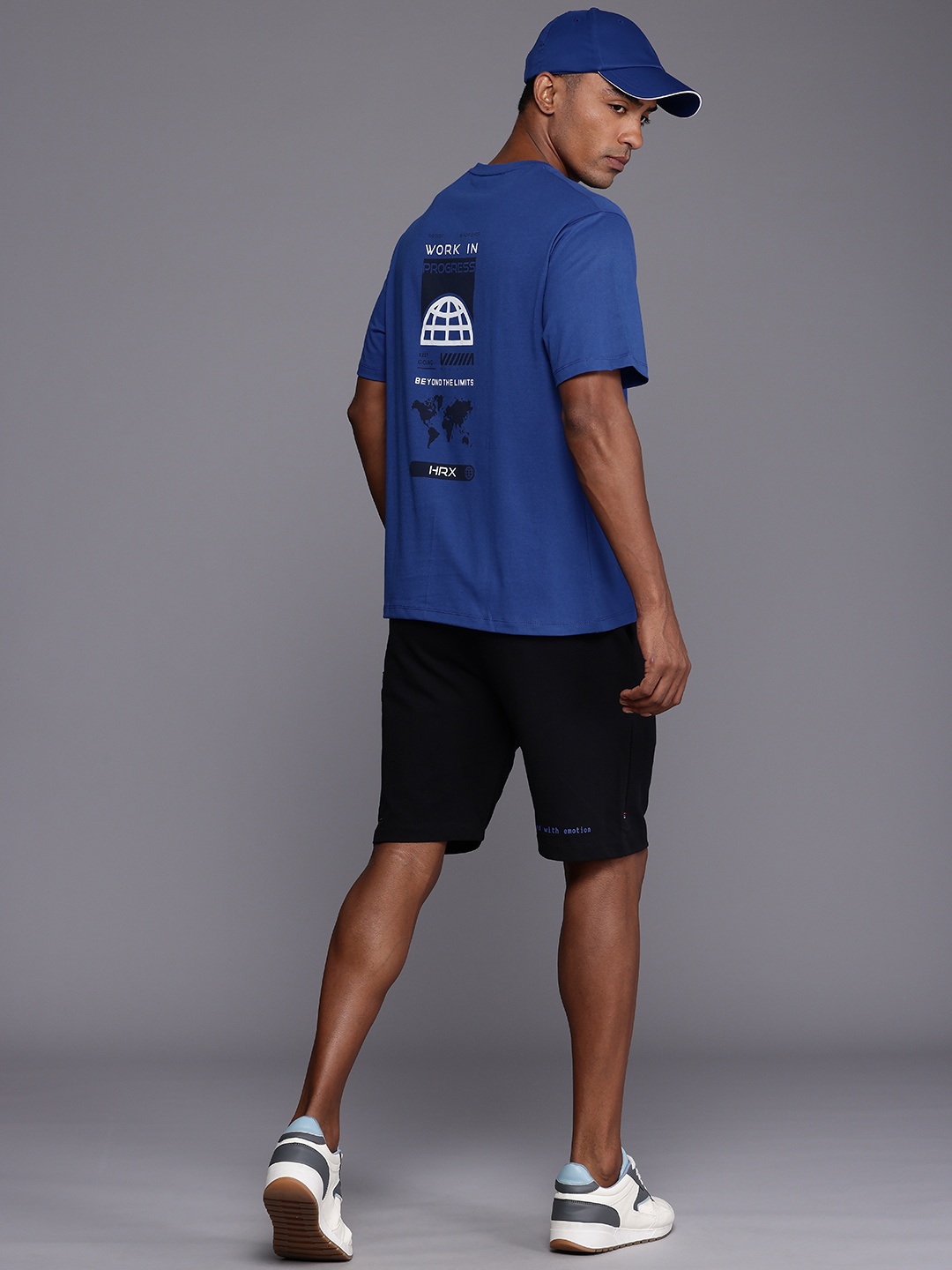 

HRX by Hrithik Roshan Men Graphic Printed T-shirt, Blue