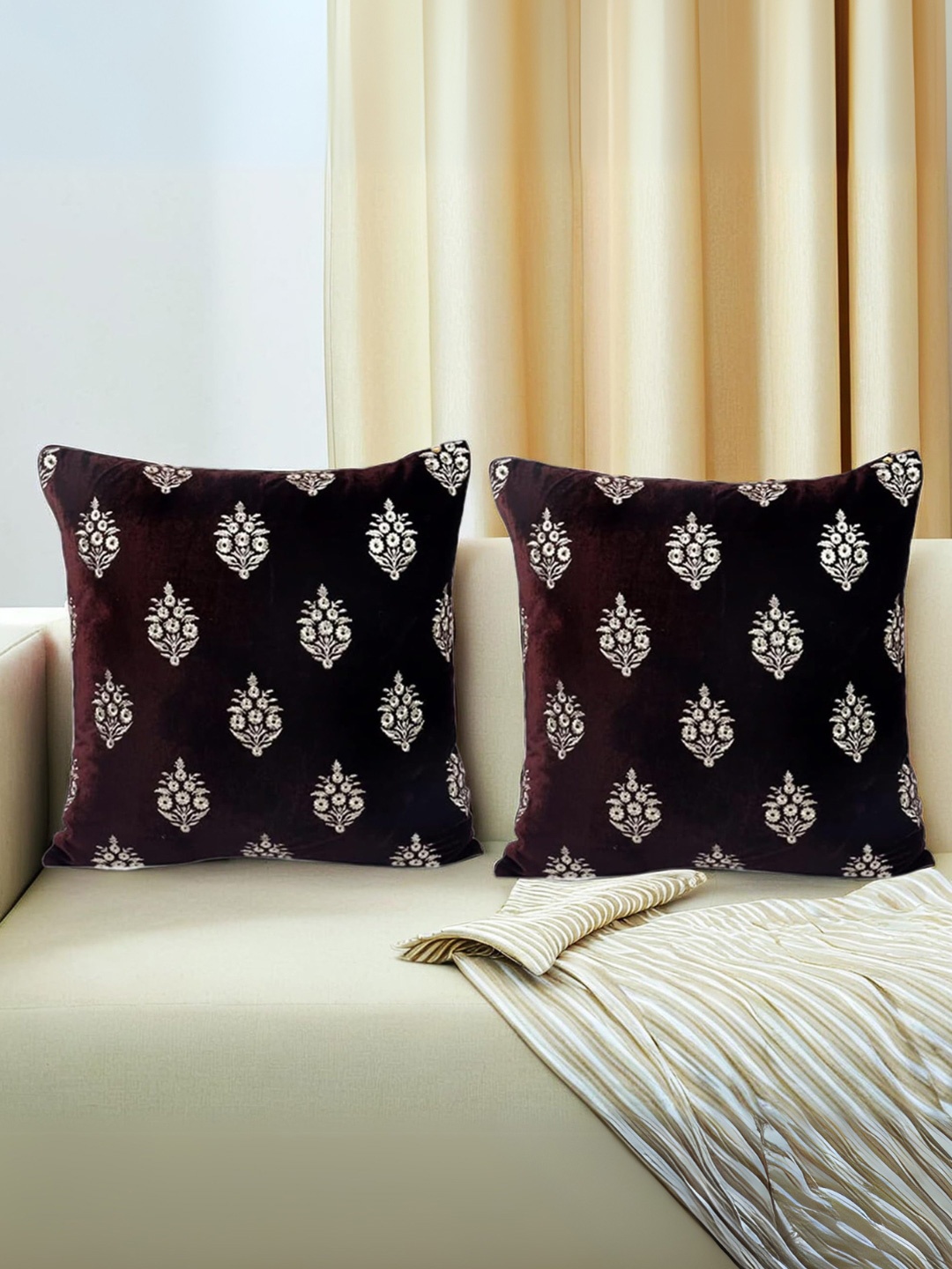 

Decoghar Brown Ethnic Printed 5 Pieces Square Cushion Covers