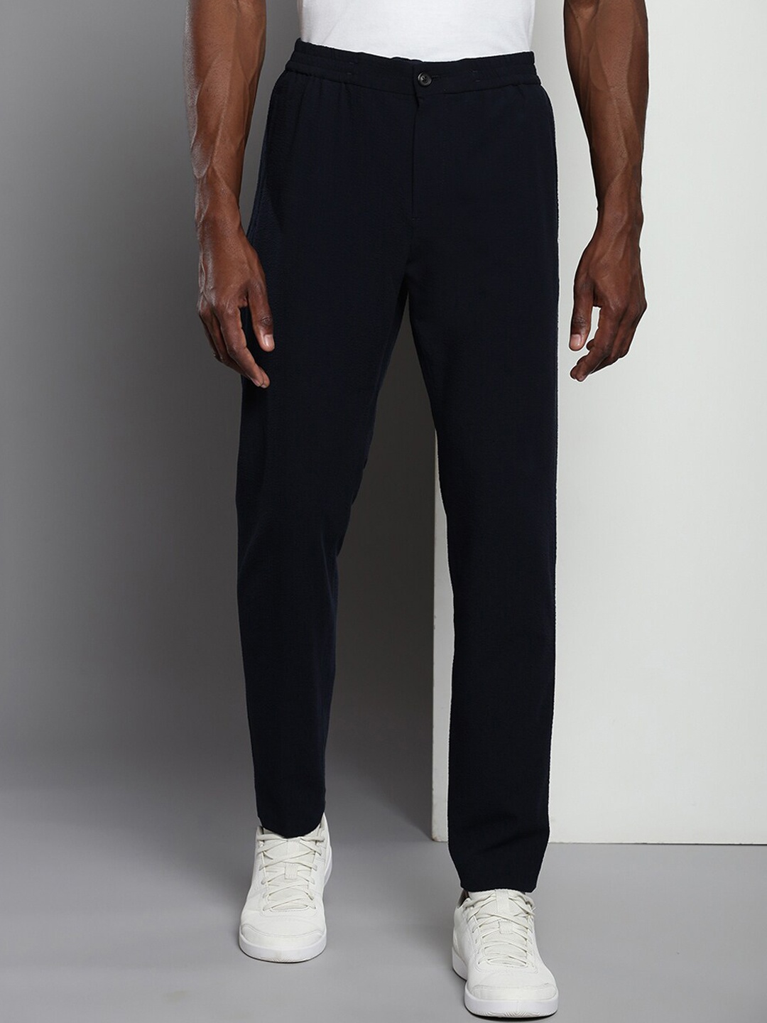 

Tommy Hilfiger Men Relaxed Mid-Rise Trousers, Navy blue