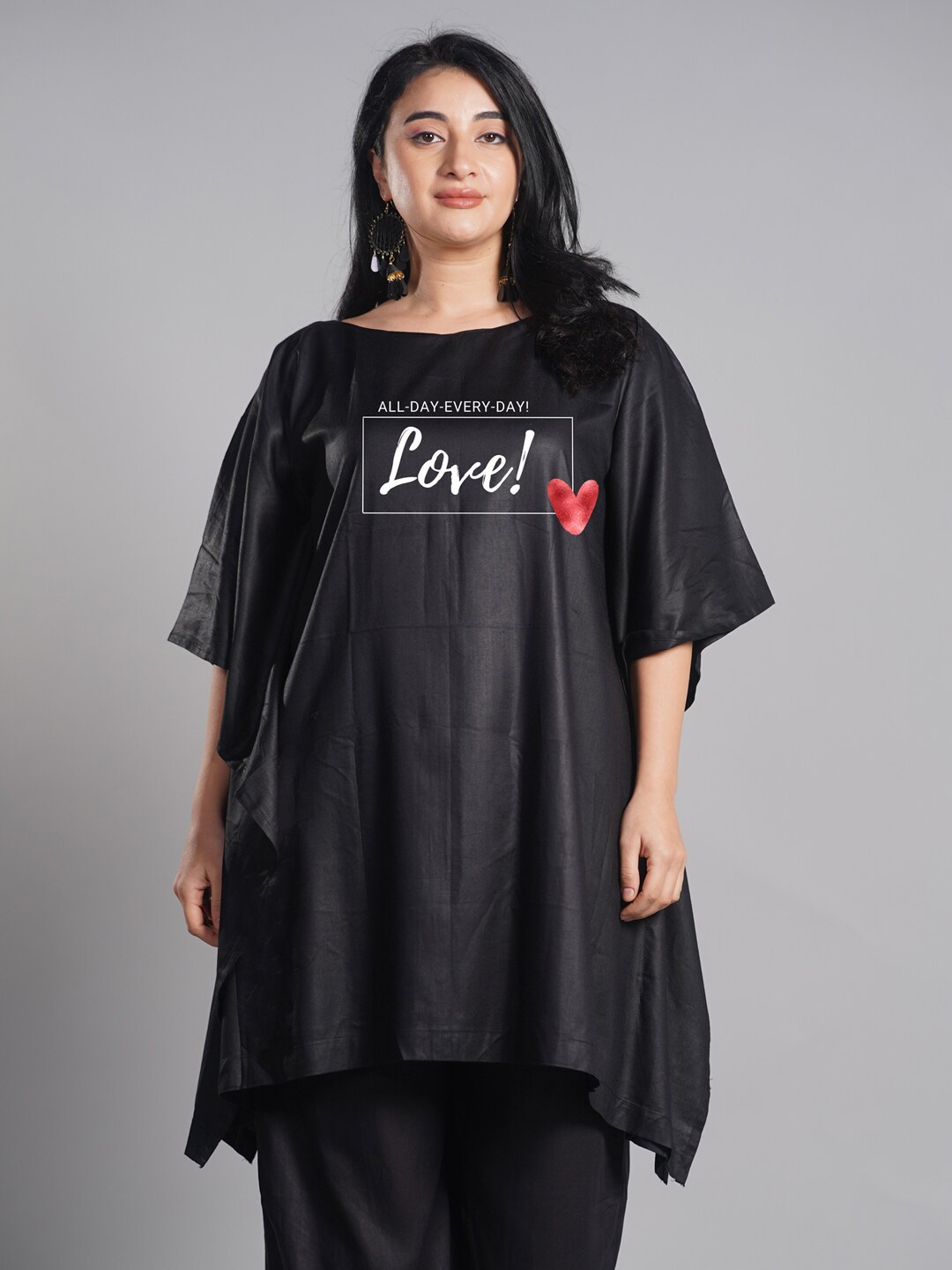 

LetsDressUp Typography Printed Boat Neck Flared Sleeves Kaftan Kurta, Black