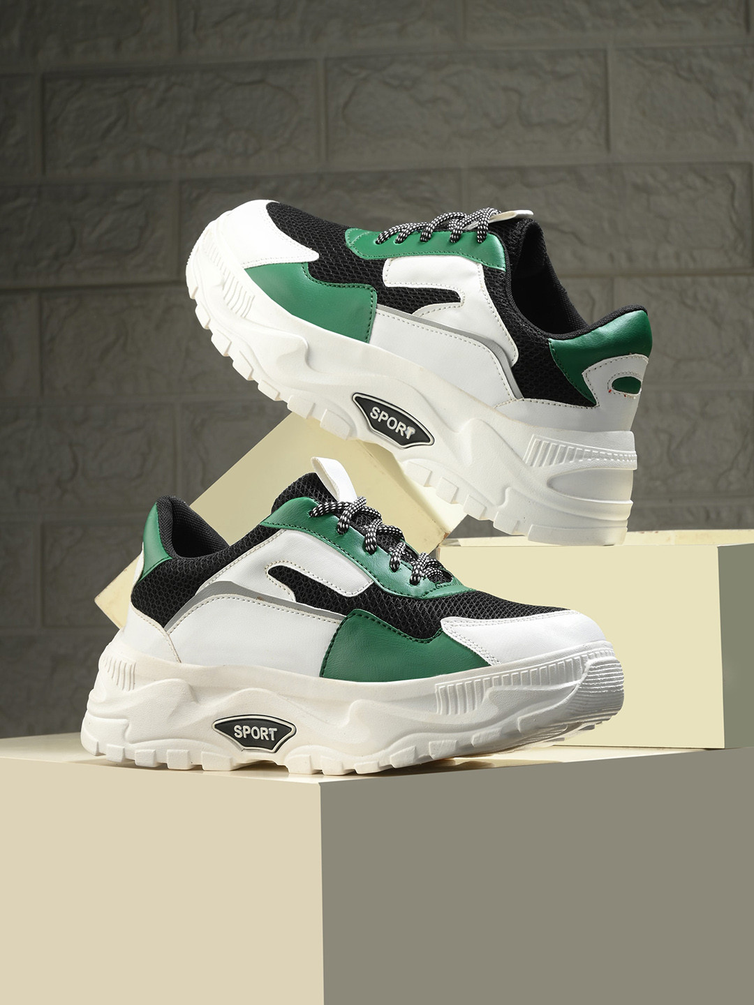 

Layasa Women Colourblocked Lightweight Sneakers, Green