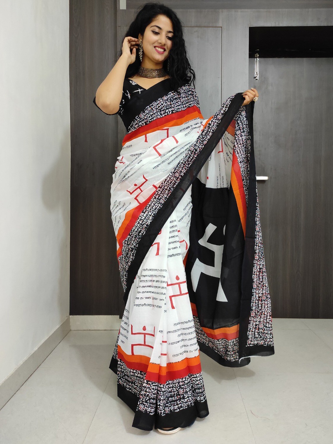 

TROPWEAR Typography Printed Pure Cotton Saree, White