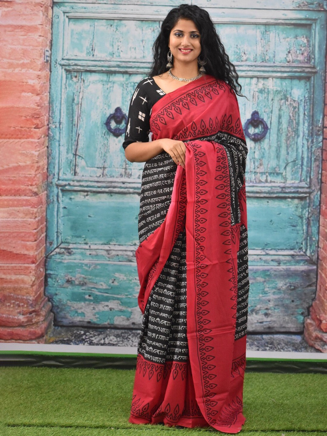 

TROPWEAR Typography Pure Cotton Block Printed Saree, Red