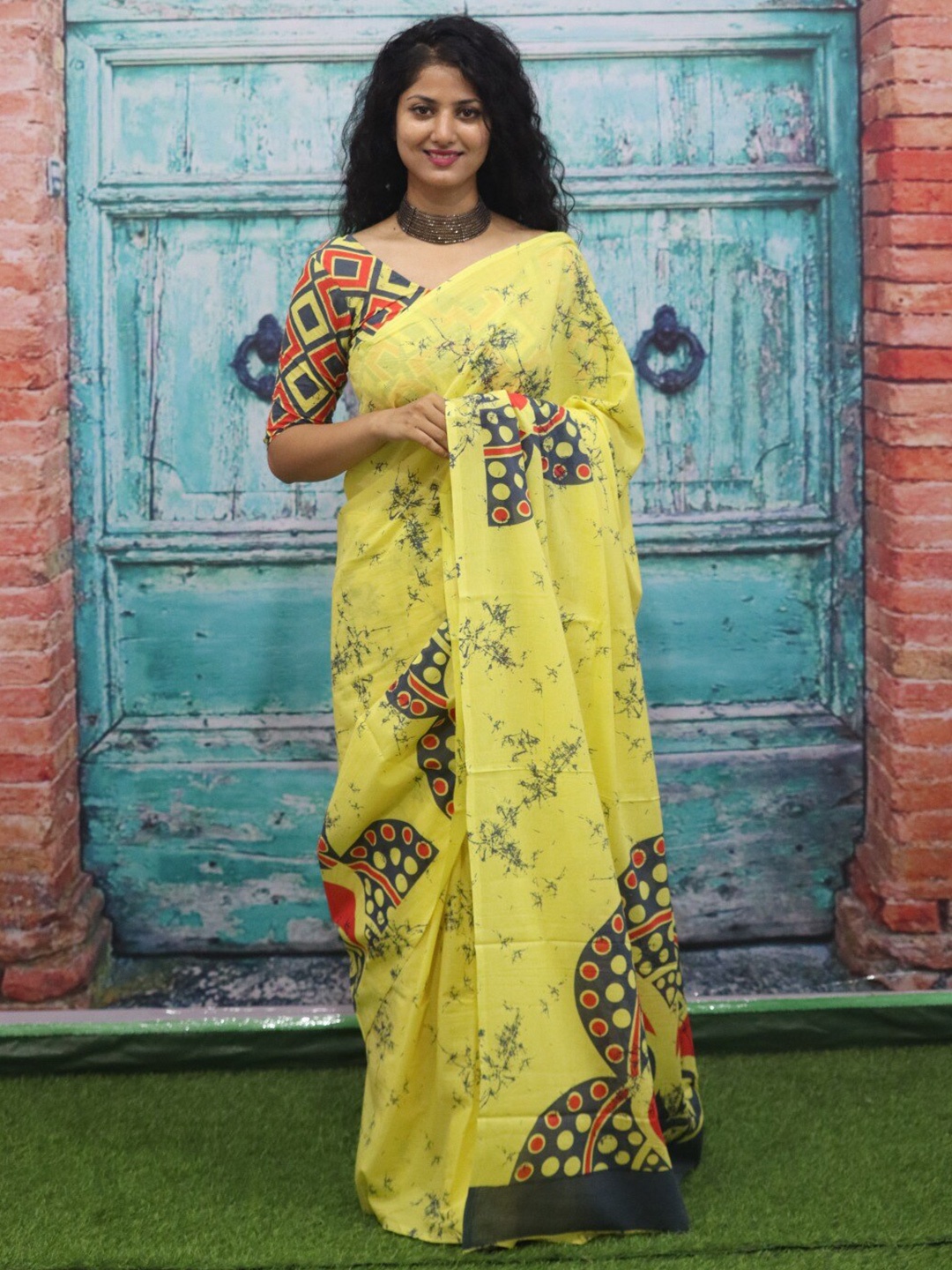 

TROPWEAR Pure Cotton Block Printed Saree, Yellow