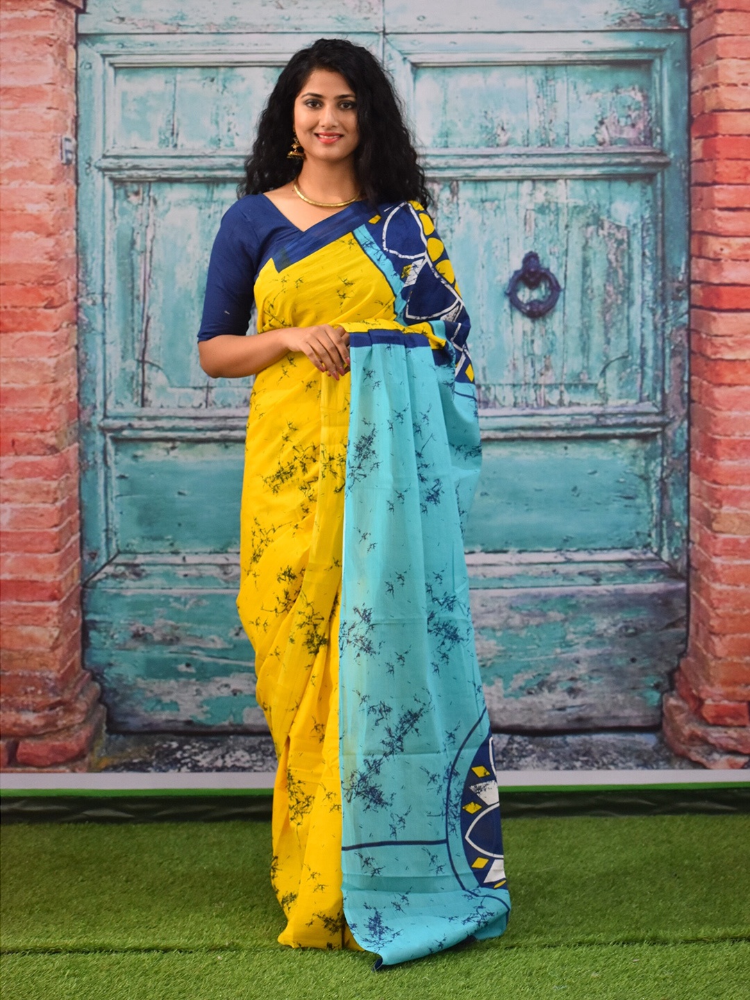 

TROPWEAR Tie and Dye Pure Cotton Block Print Saree, Yellow