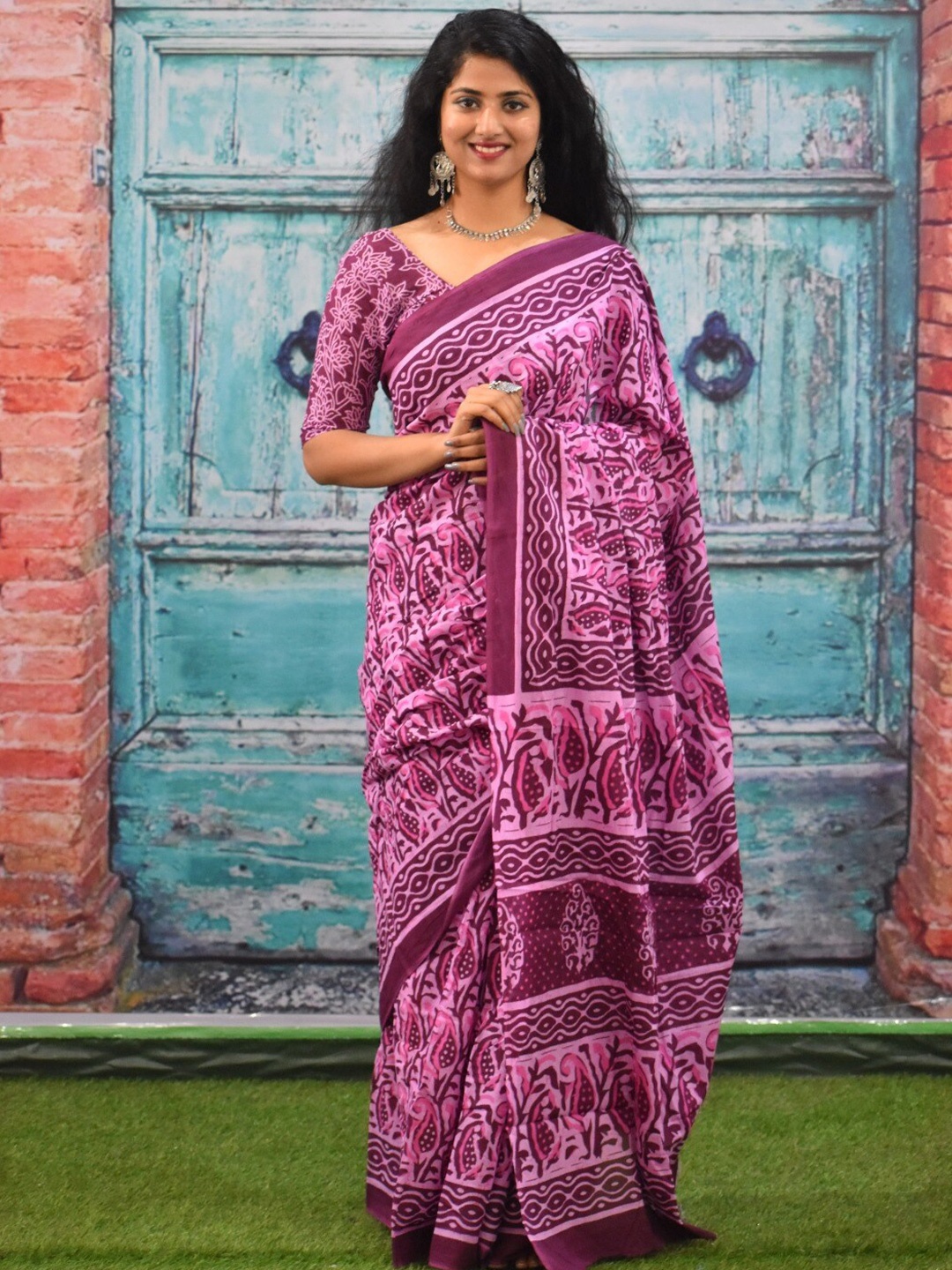 

TROPWEAR Paisley Pure Cotton Block Print Saree, Purple