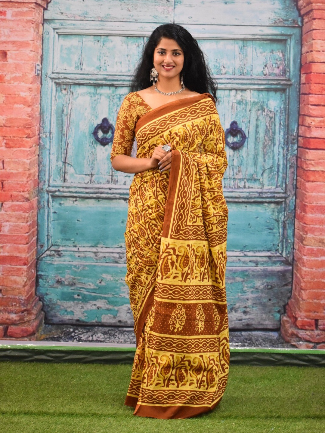 

TROPWEAR Batik Pure Cotton Block Print Saree, Yellow