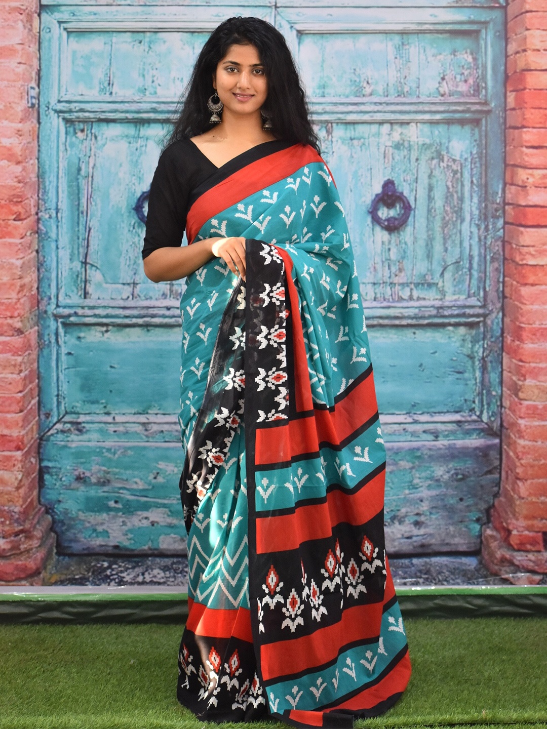 

TROPWEAR Floral Pure Cotton Block Print Saree, Green