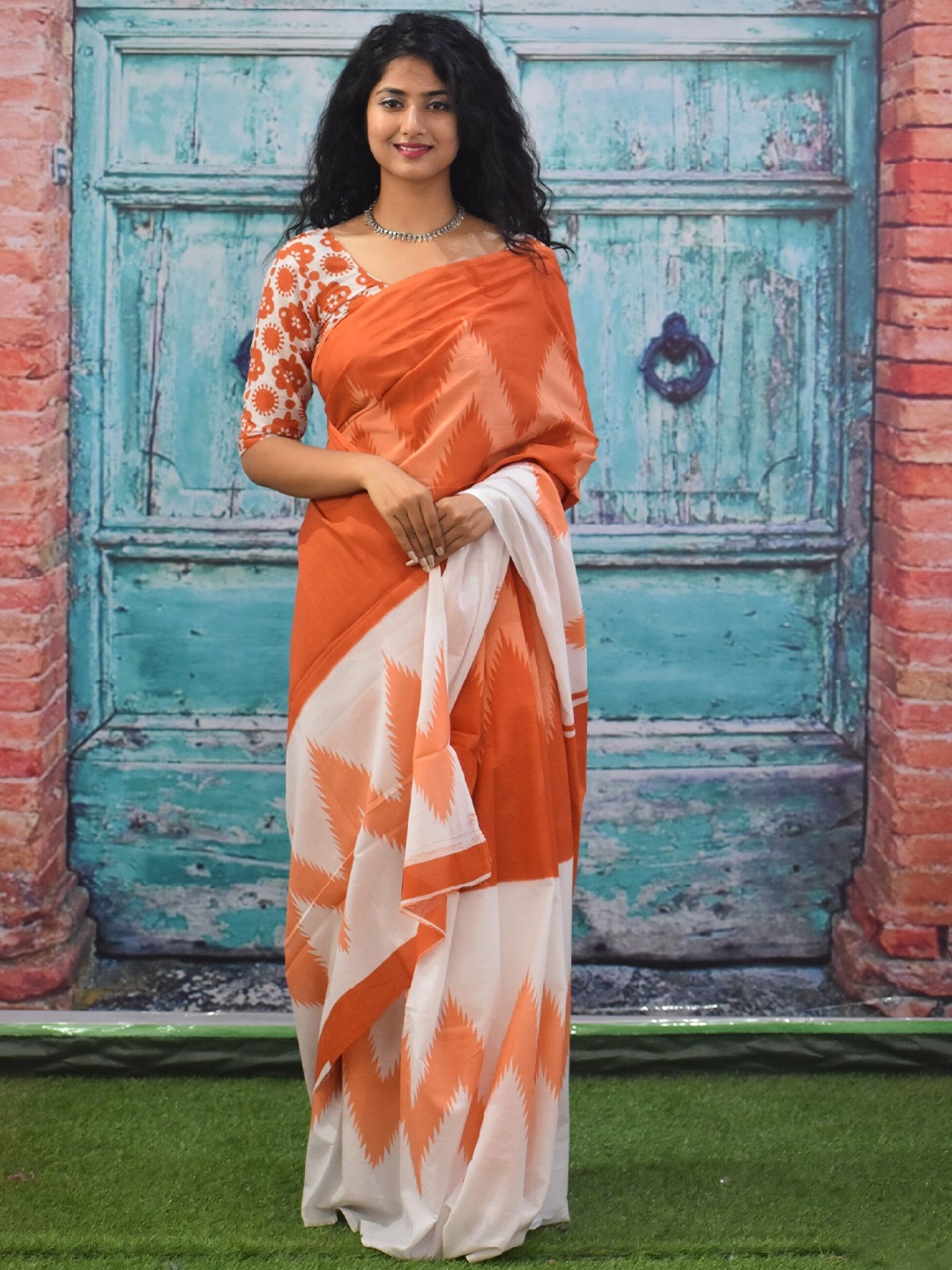 

TROPWEAR Colourblocked Pure Cotton Block Print Saree, Orange