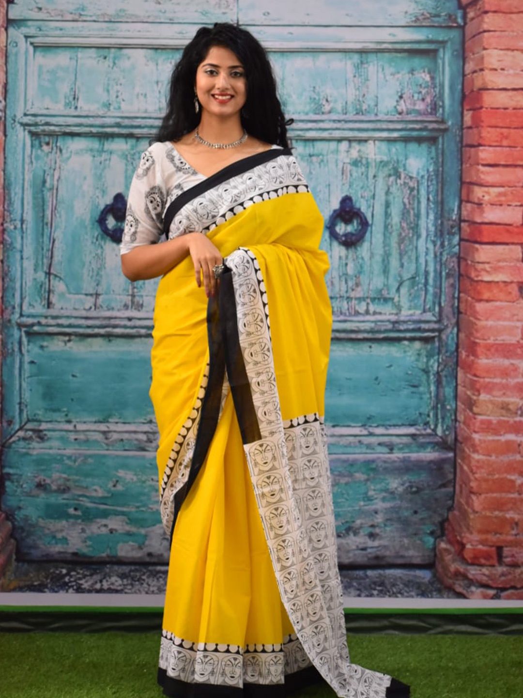 

TROPWEAR Block Print Saree, Yellow