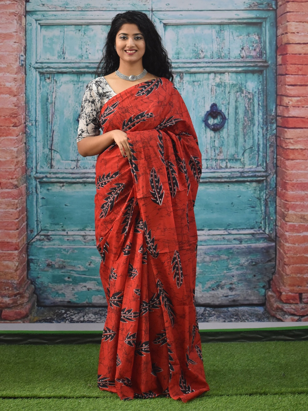 

TROPWEAR Ethnic Motifs Printed Block Print Saree, Red