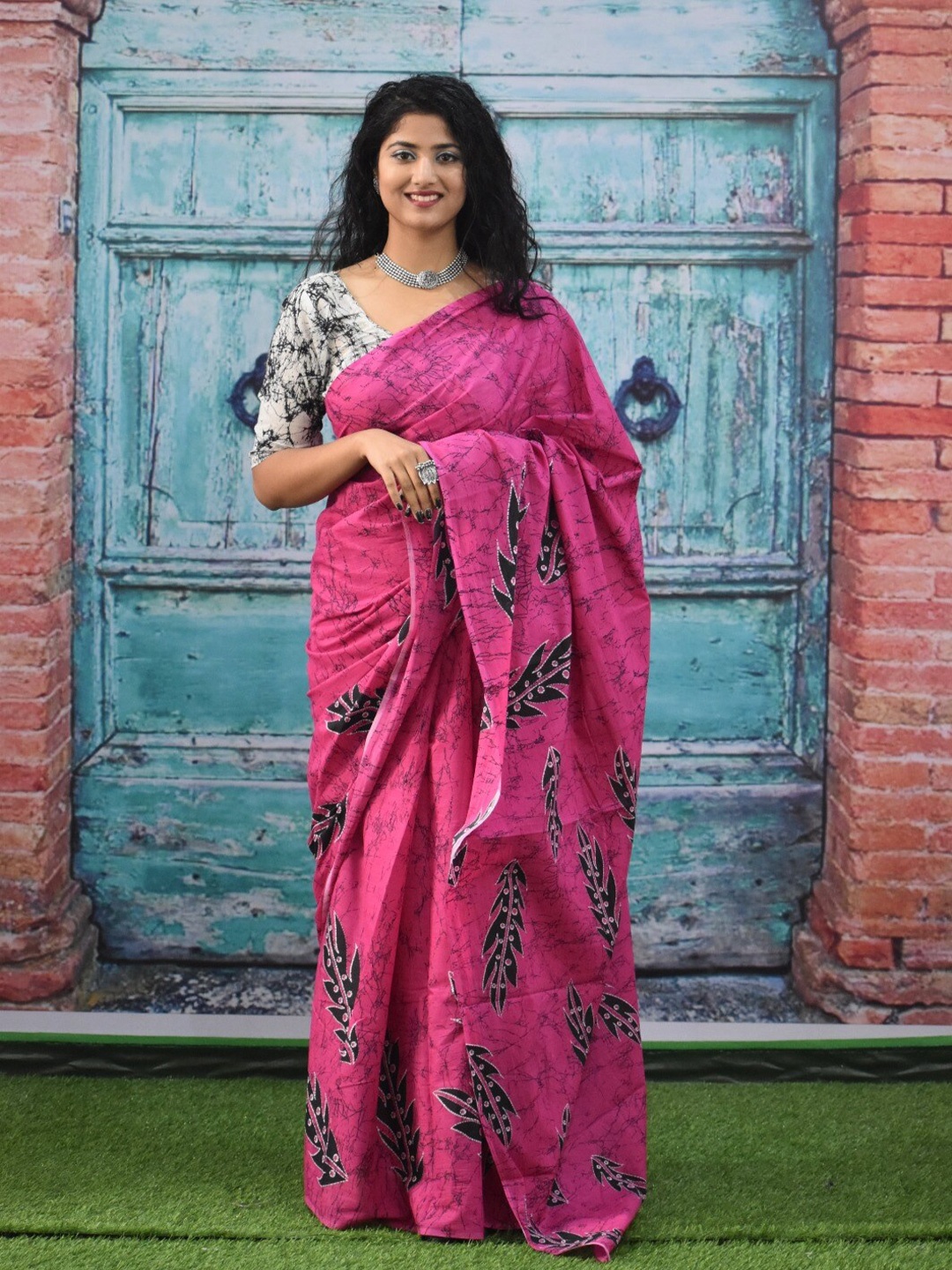 

TROPWEAR Ethnic Motifs Printed Block Print Saree, Pink