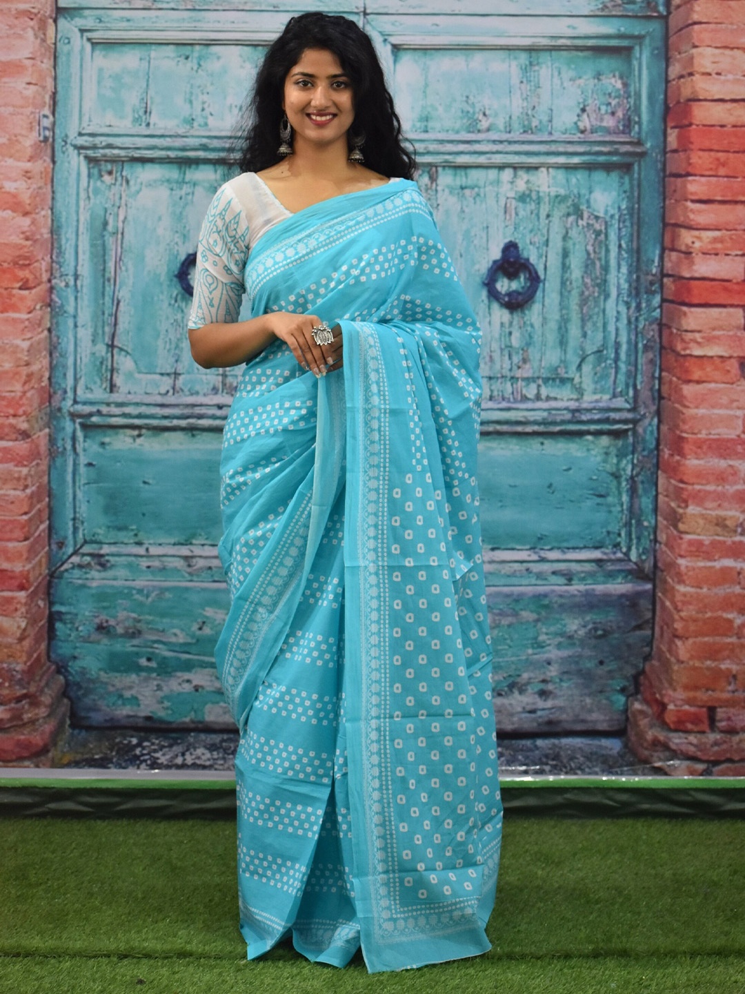 

TROPWEAR Bandhani Printed Block Print Saree, Blue