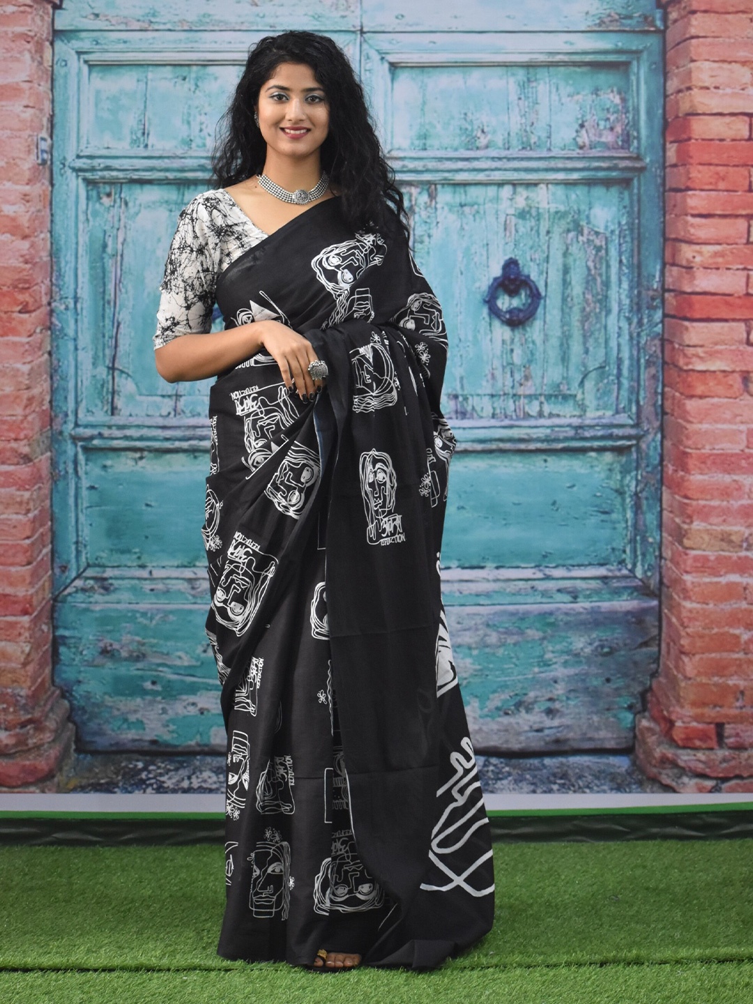 

TROPWEAR Ajrak Printed Pure Cotton Block Print Saree, Black