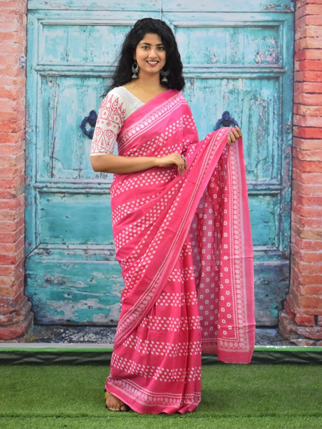 

TROPWEAR Bandhani Printed Pure Cotton Block Print Saree, Pink