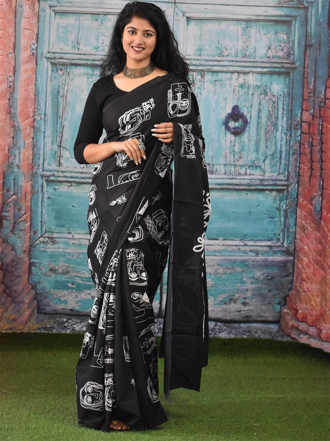 

TROPWEAR Ethnic Motifs Printed Pure Cotton Block Print Saree, Black