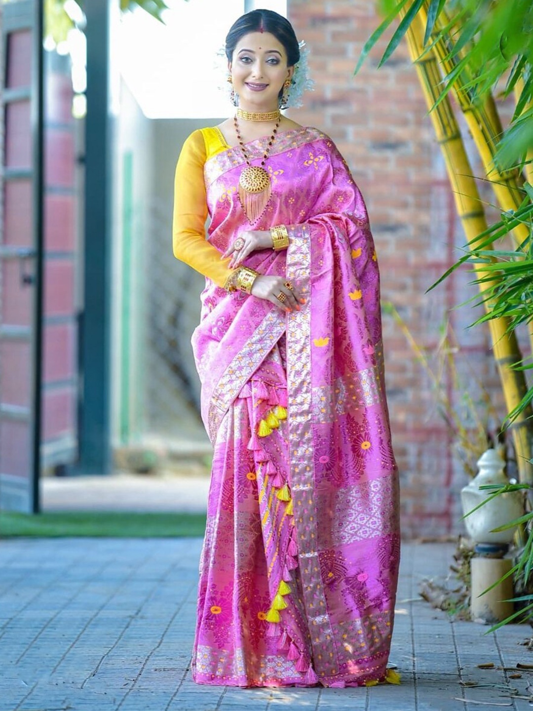 

CANIZZARO Ethnic Motifs Woven Design Zari Saree, Pink