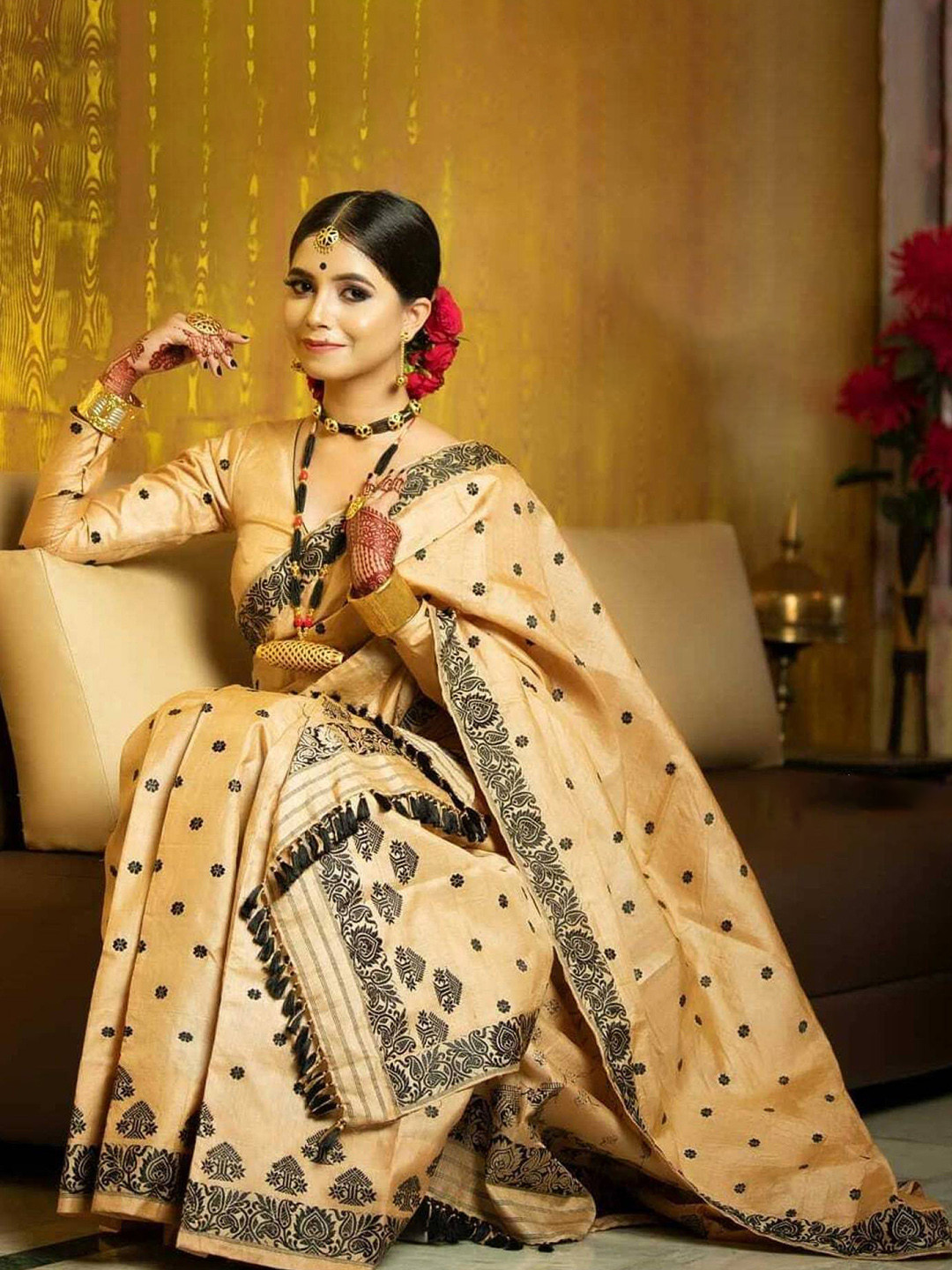

CANIZZARO Floral Woven Design Saree, Cream