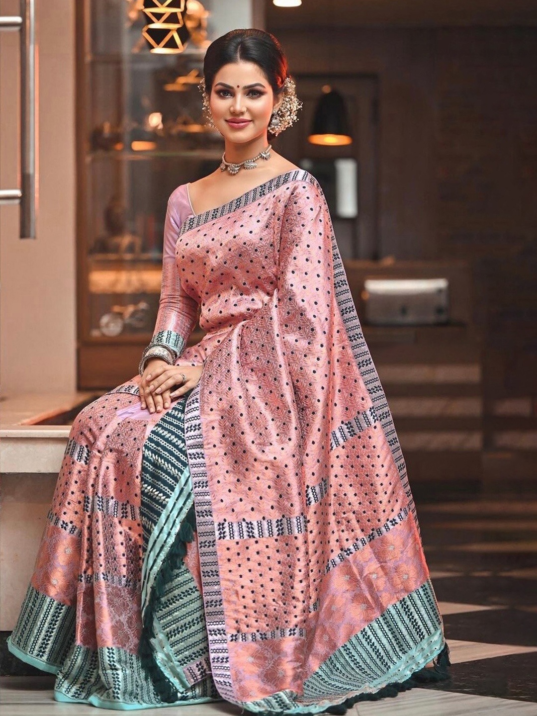 

CANIZZARO Ethnic Motifs Woven Design Zari Saree, Pink