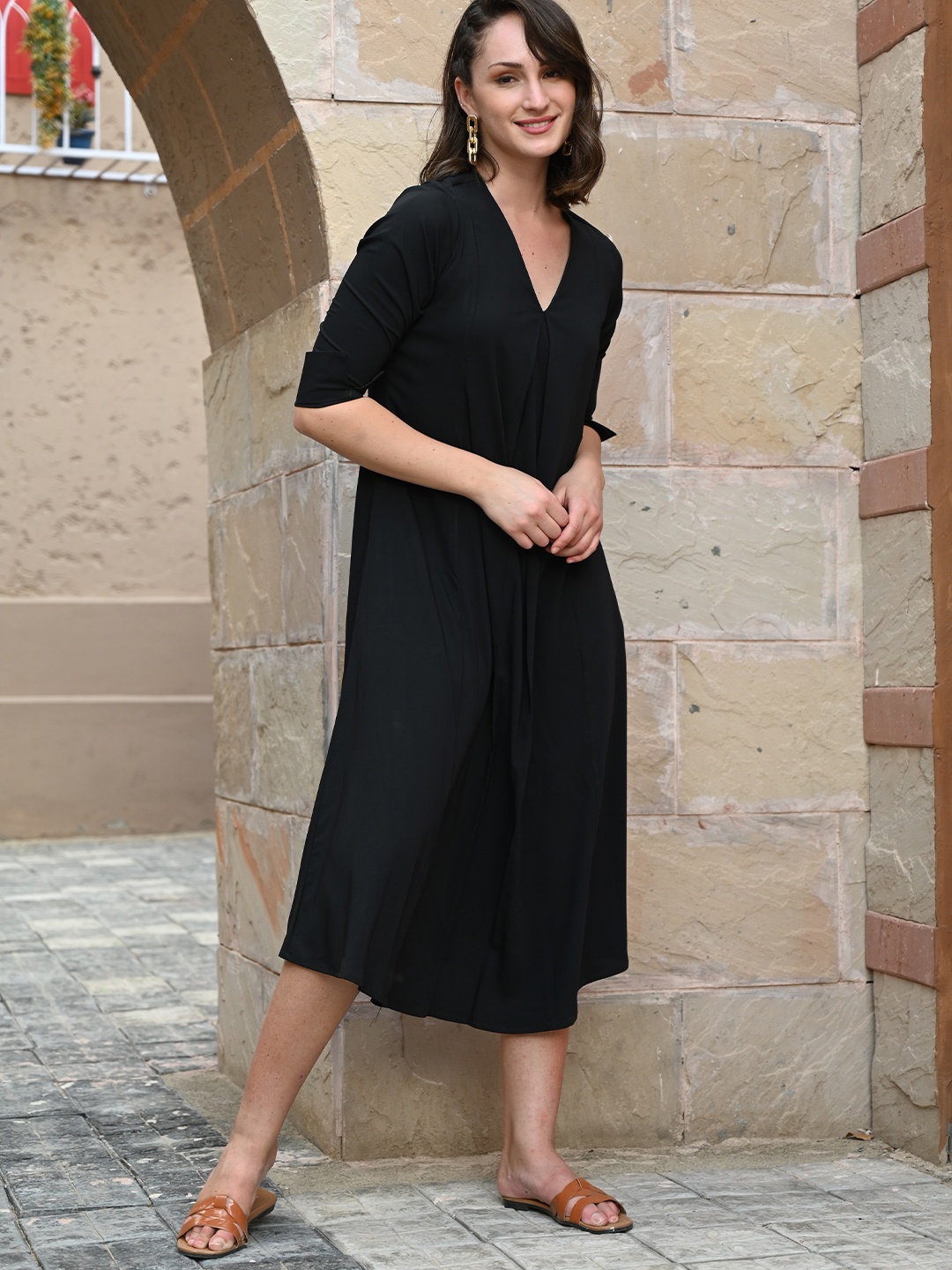 INDIE JHOLA V-Neck Georgette A-Line Midi Dress, Black