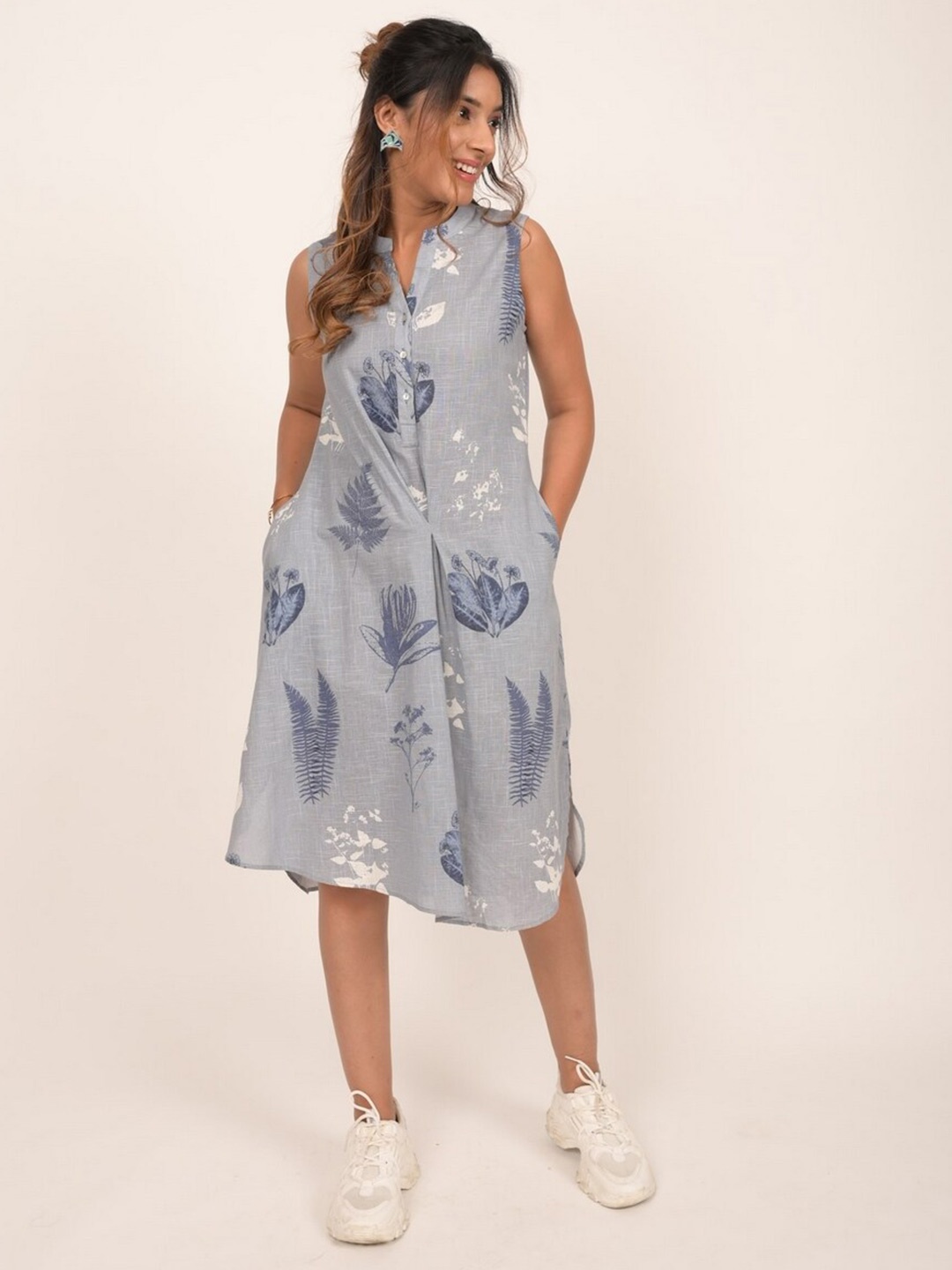 

INDIE JHOLA Floral Printed Mandarin Collar Pure Cotton A-Line Midi Dress, Grey
