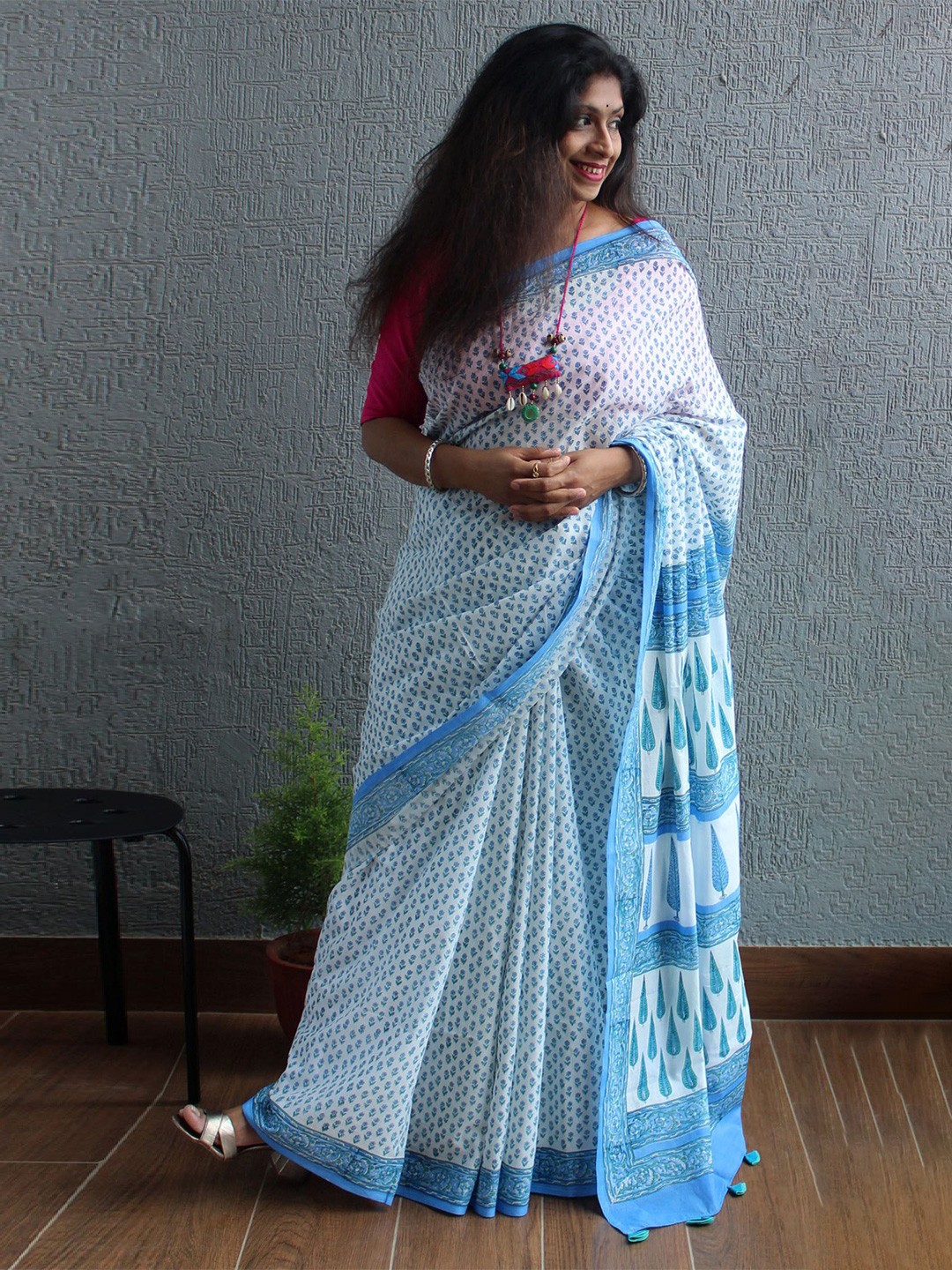 

Weaves of Tradition Floral Pure Cotton Block Print Saree, White
