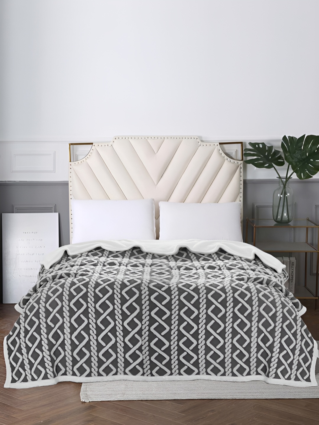 

URBAN DREAM Grey & White Geometric Printed Summer 210 GSM Double Bed Blanket