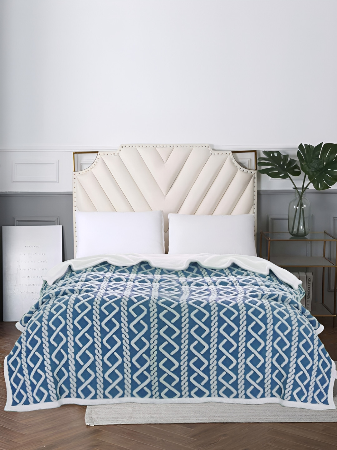 

URBAN DREAM Blue & White Geometric Printed Summer 210 GSM Double Bed Blanket
